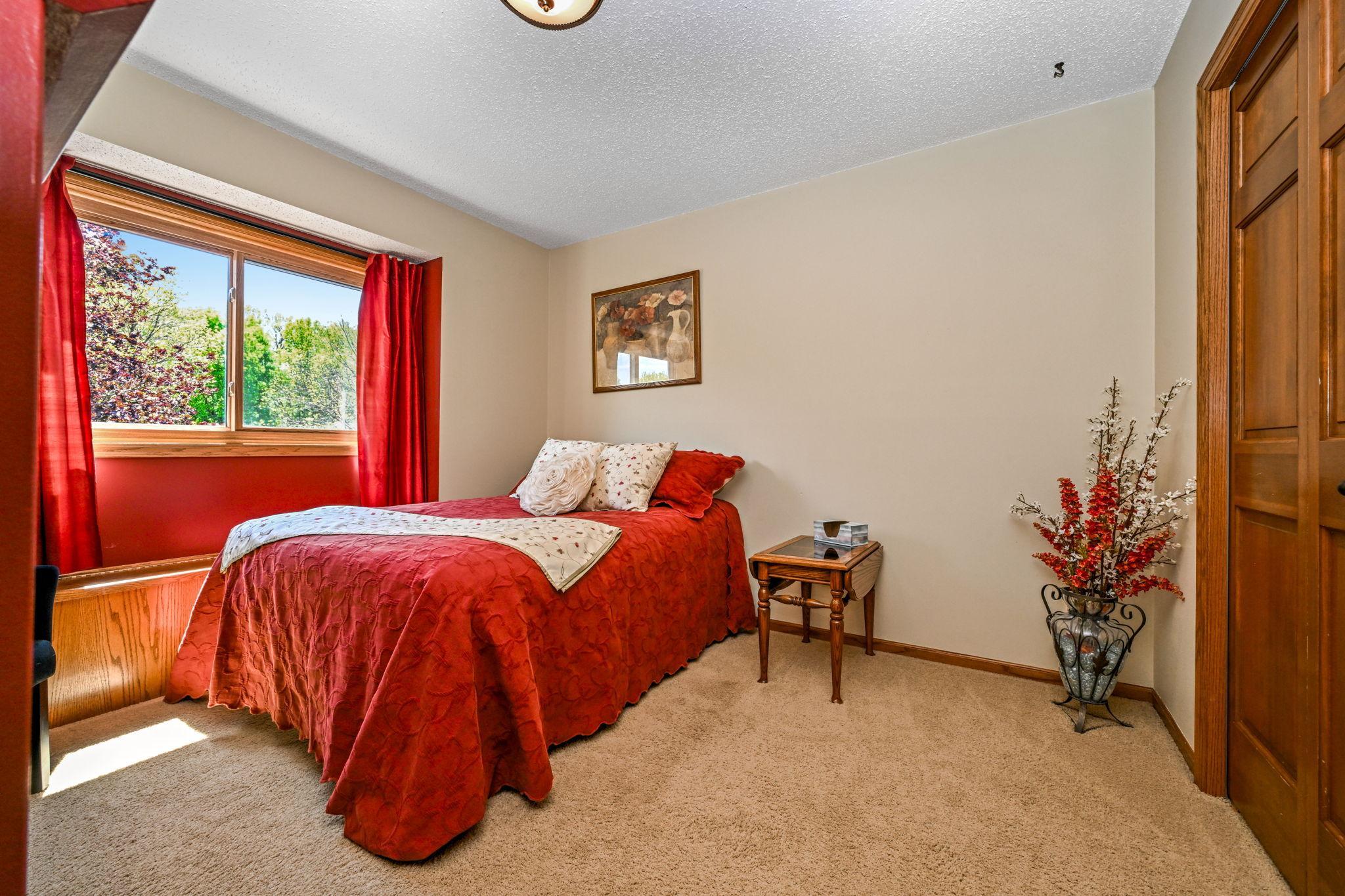 23-web-or-mls-5011 193rd St W 023Full.jpg