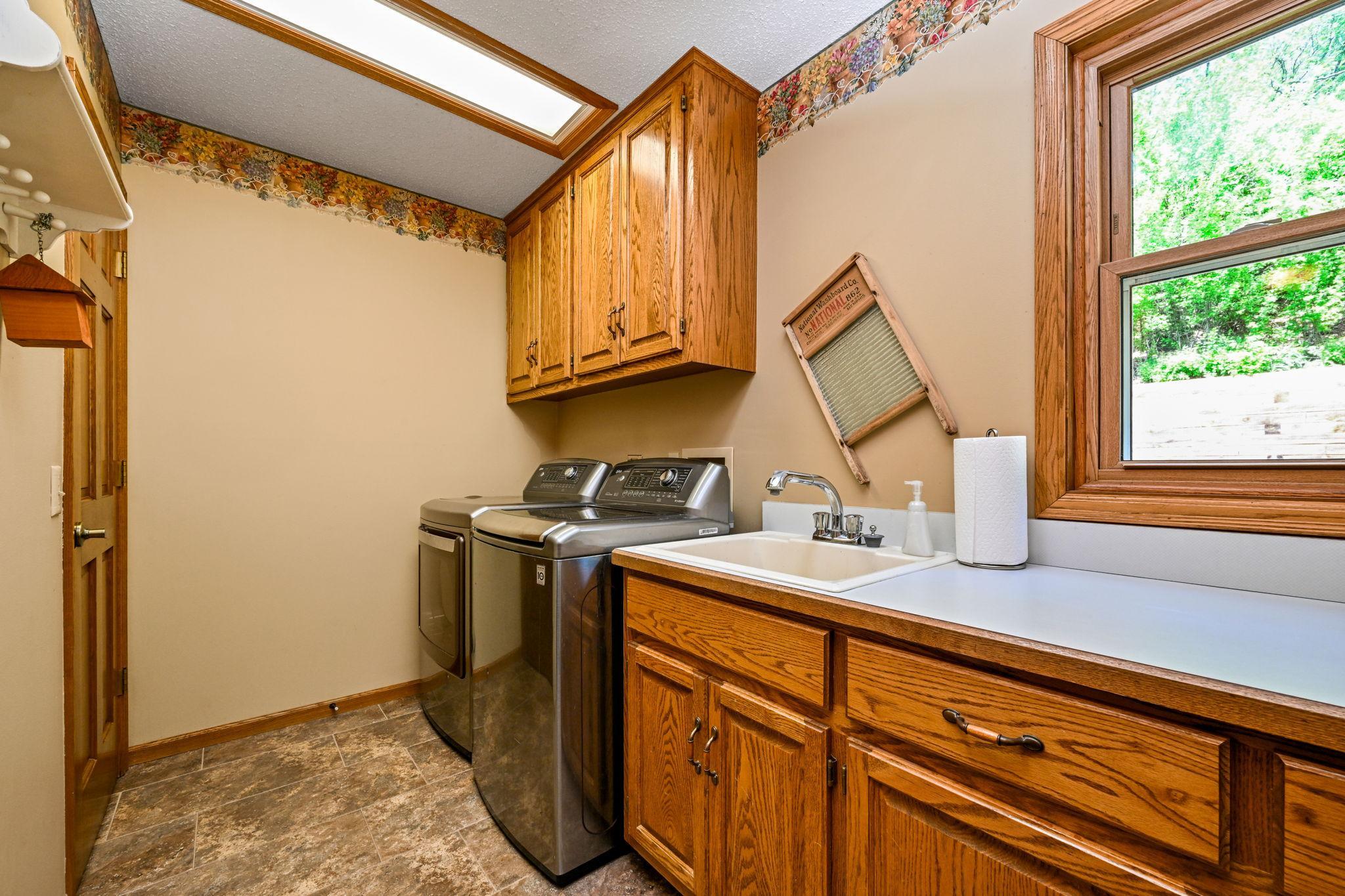 15-web-or-mls-5011 193rd St W 015Full.jpg