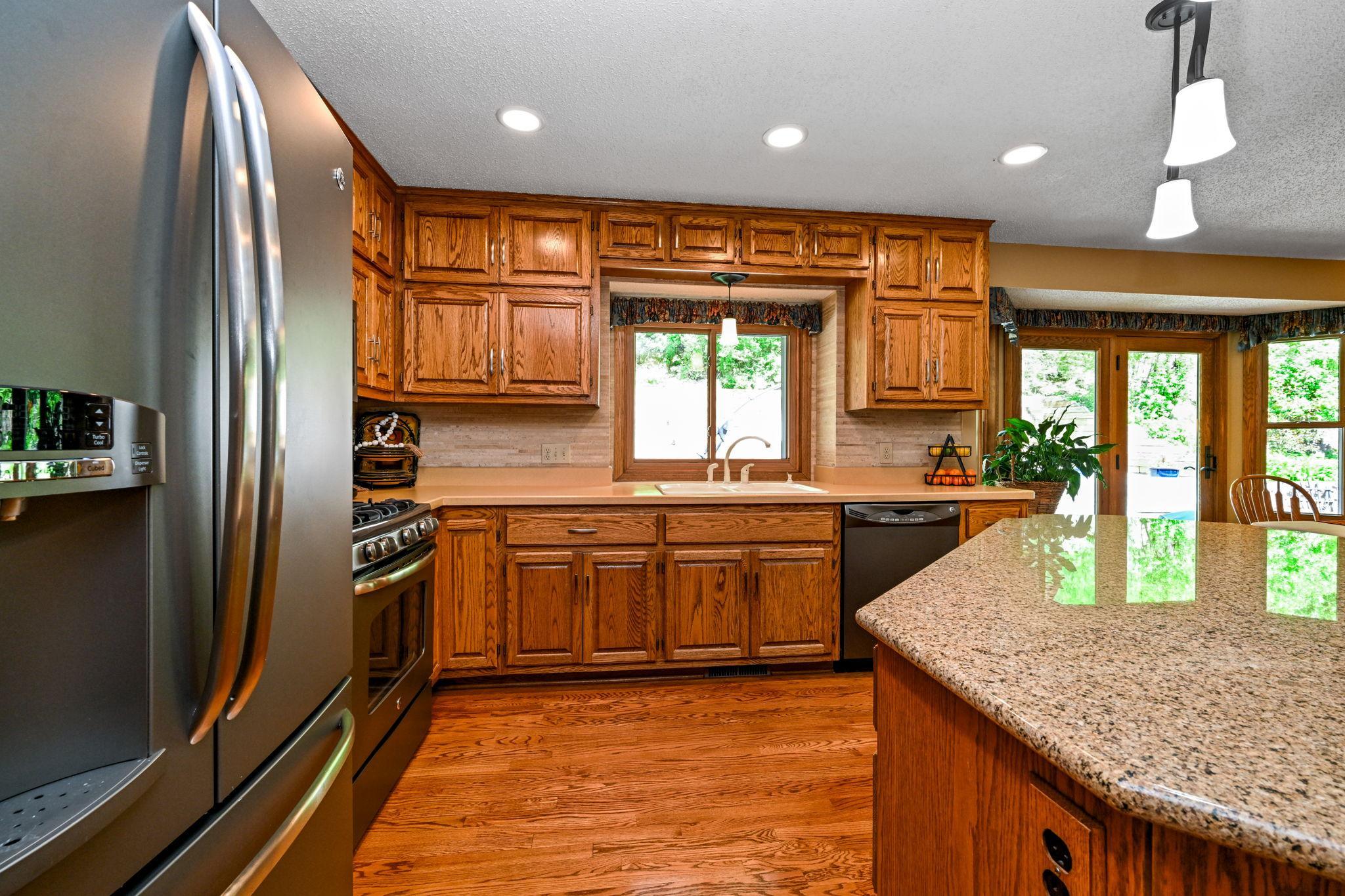 7-web-or-mls-5011 193rd St W 007Full.jpg