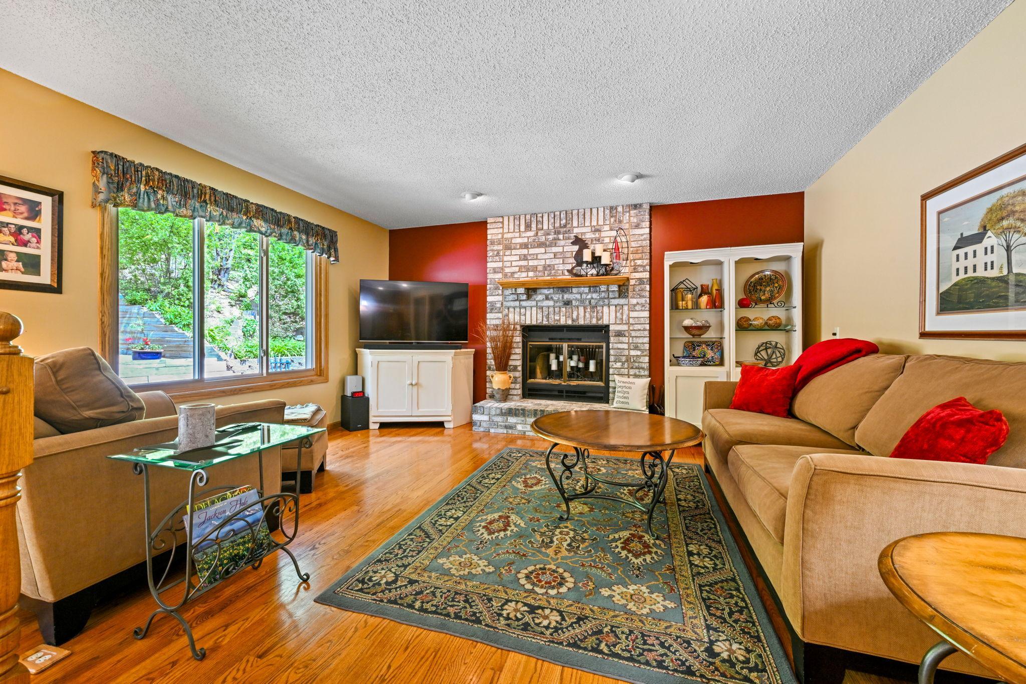 12-web-or-mls-5011 193rd St W 012Full.jpg