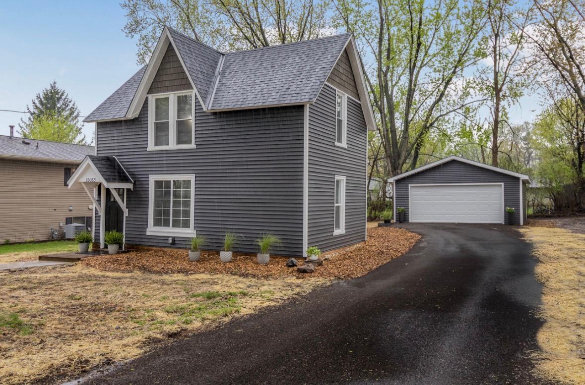Brand new 2 car garage & driveway