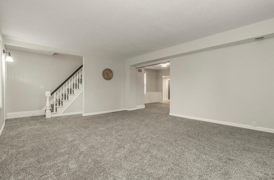 Brand new carpet & paint throughout