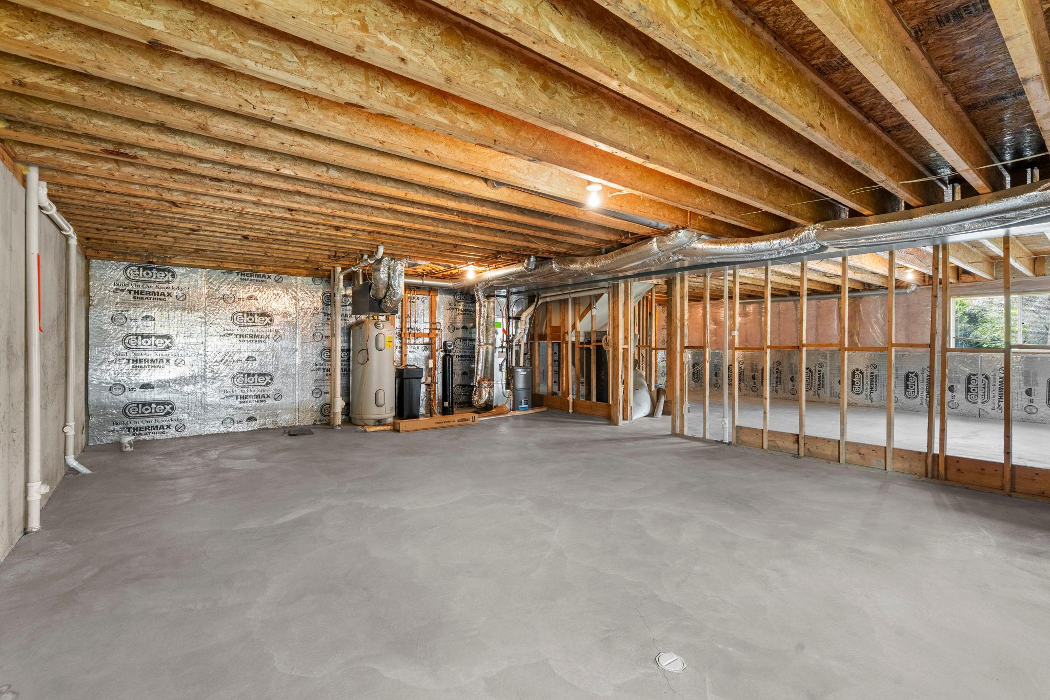 48-web-or-mls-1396 Summit Shores Dr-274.jpg