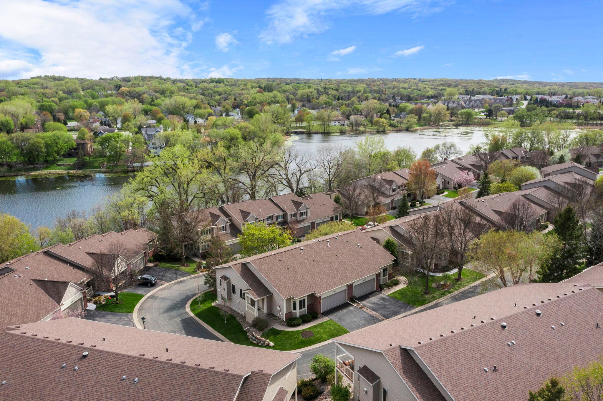 Great location nestled along the shores of Earley Lake. Jump on walking/biking trails.