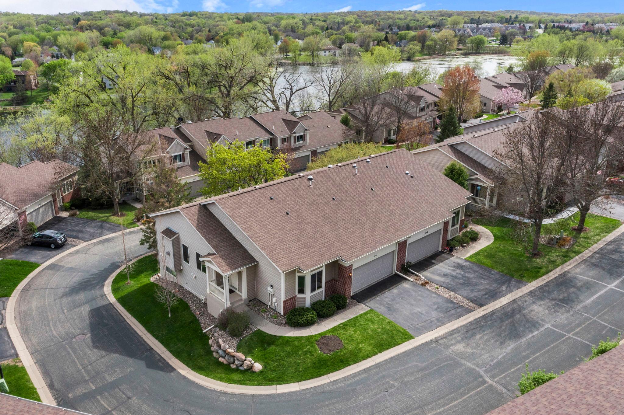 Fantastic end-unit, one level living in sought after neighborhood of Summit Shores nestled along Earley Lake.