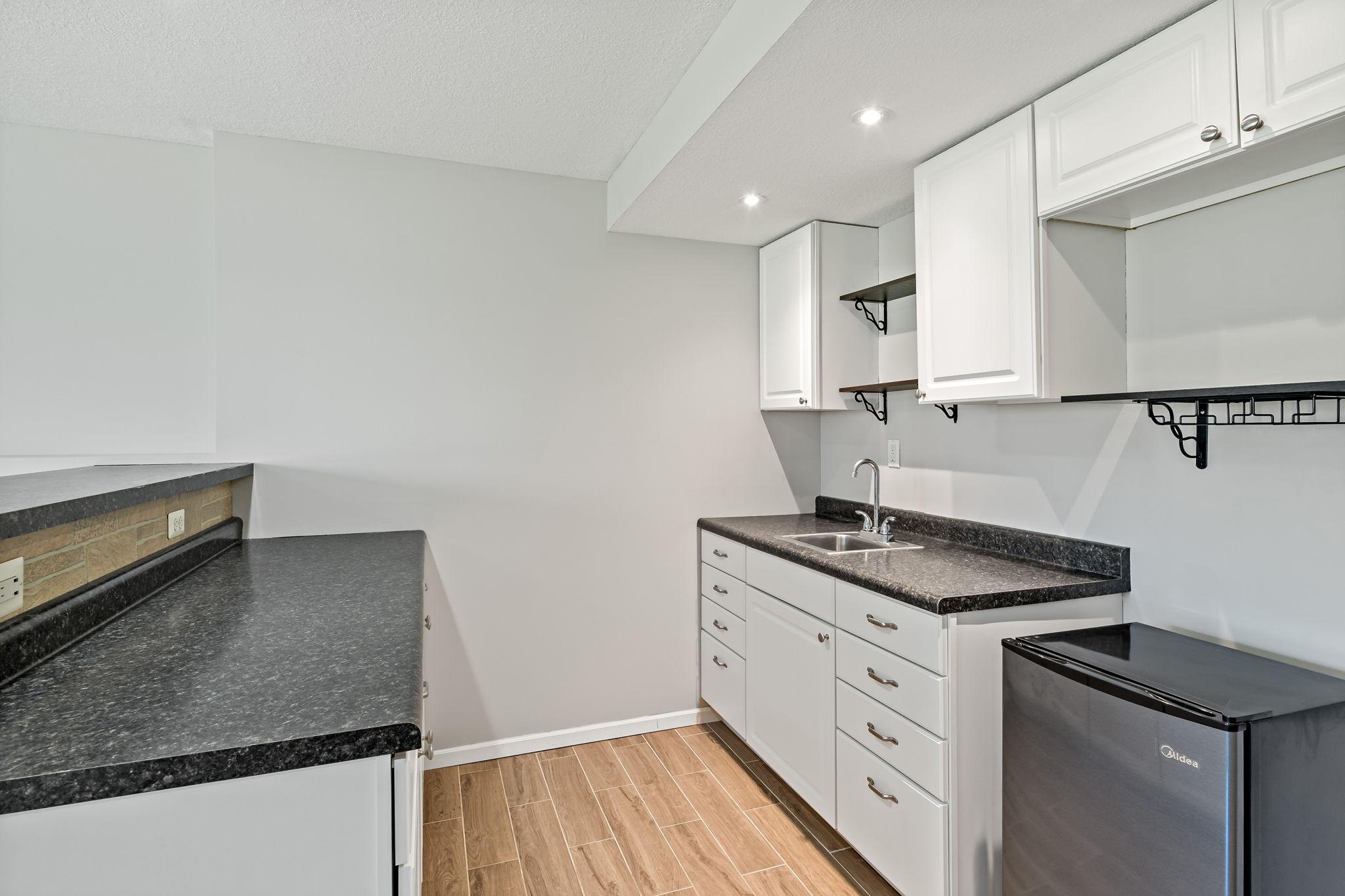Wet bar kitchenette