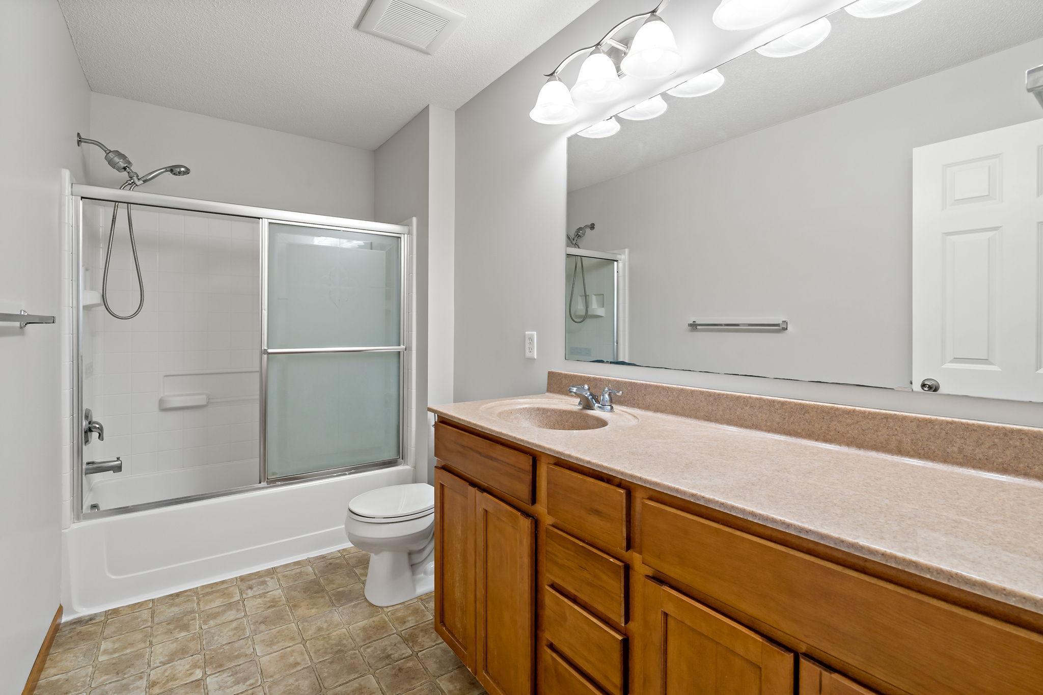 Upper level shared full bathroom