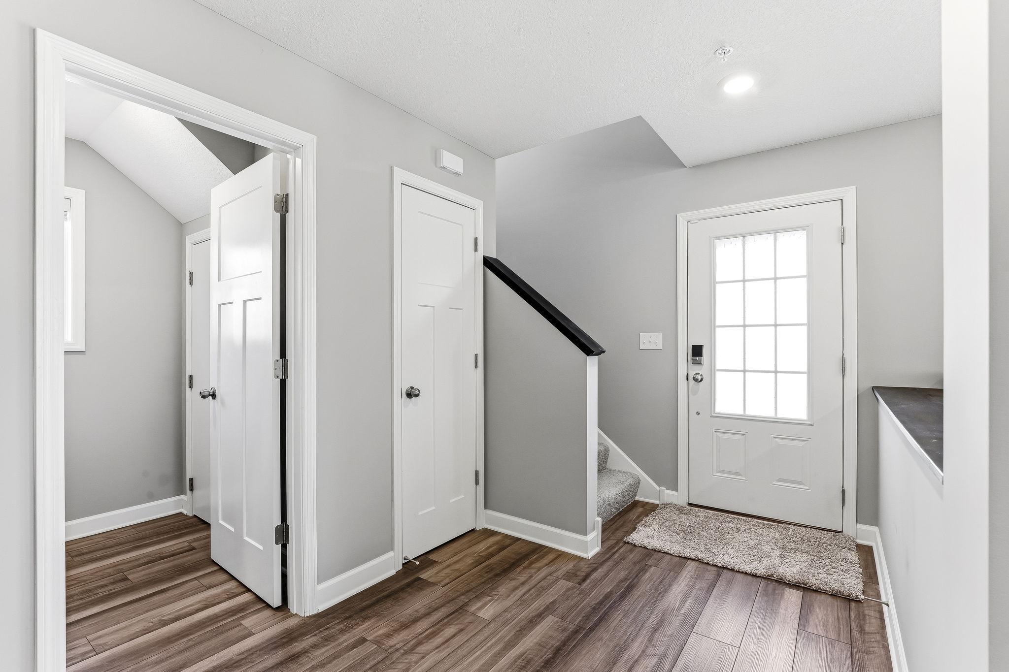 Front entry -1136-Middlefield-Rd-04.jpg