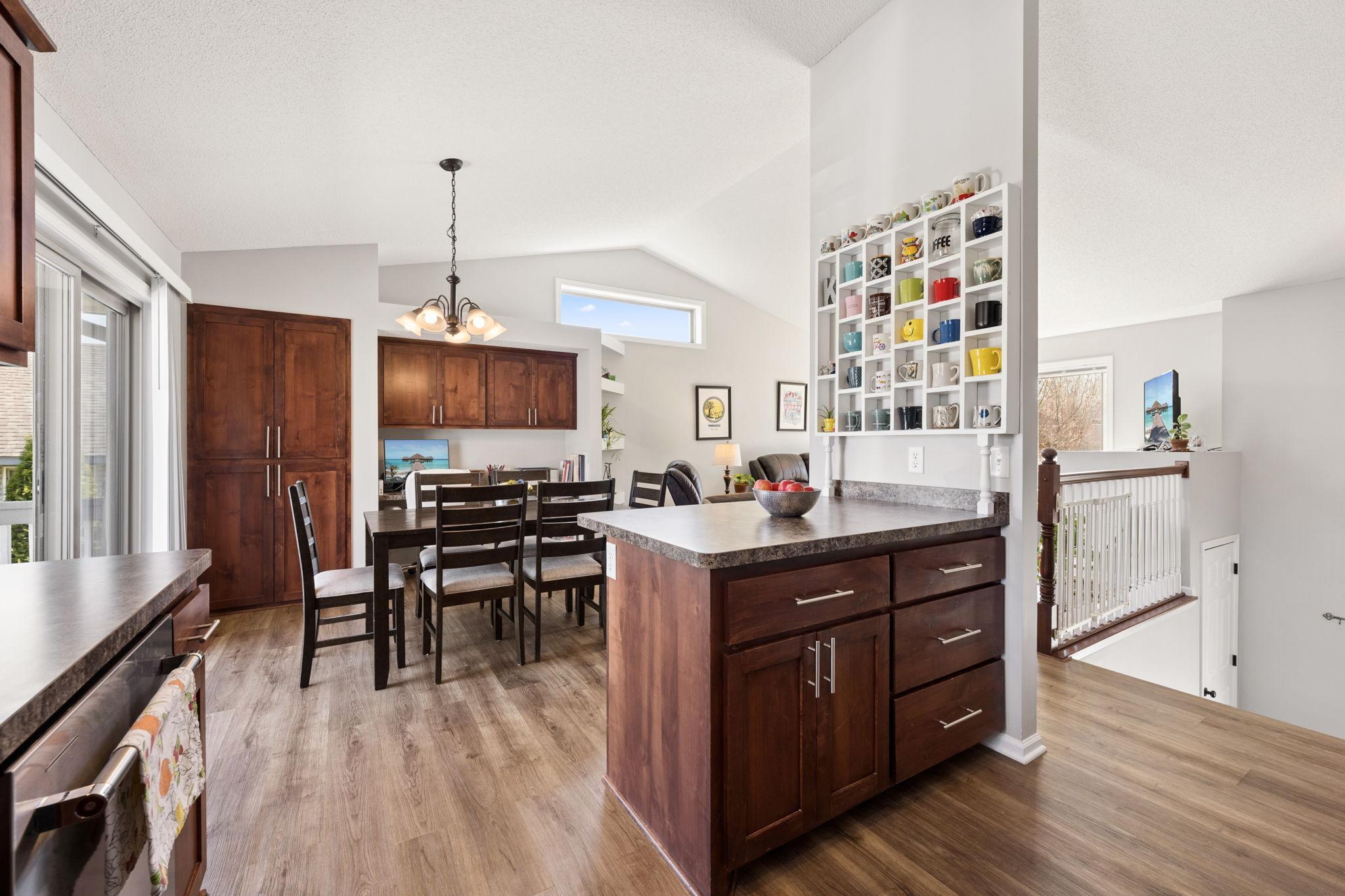 Kitchen island with seamless dining flow!