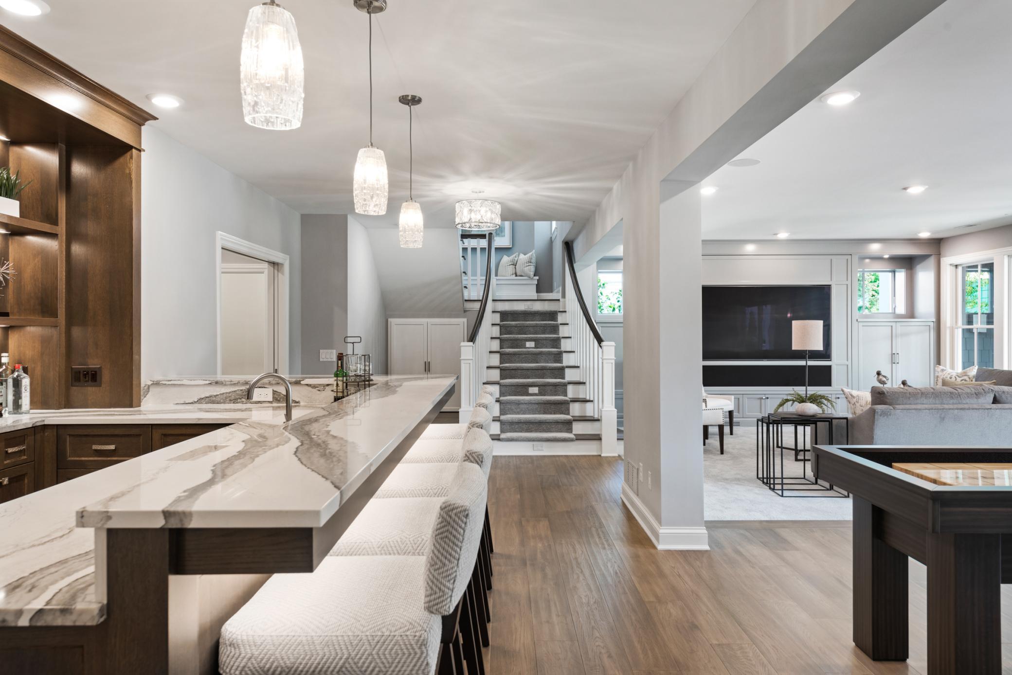 Head down to the lower level to discover an entertainers dream