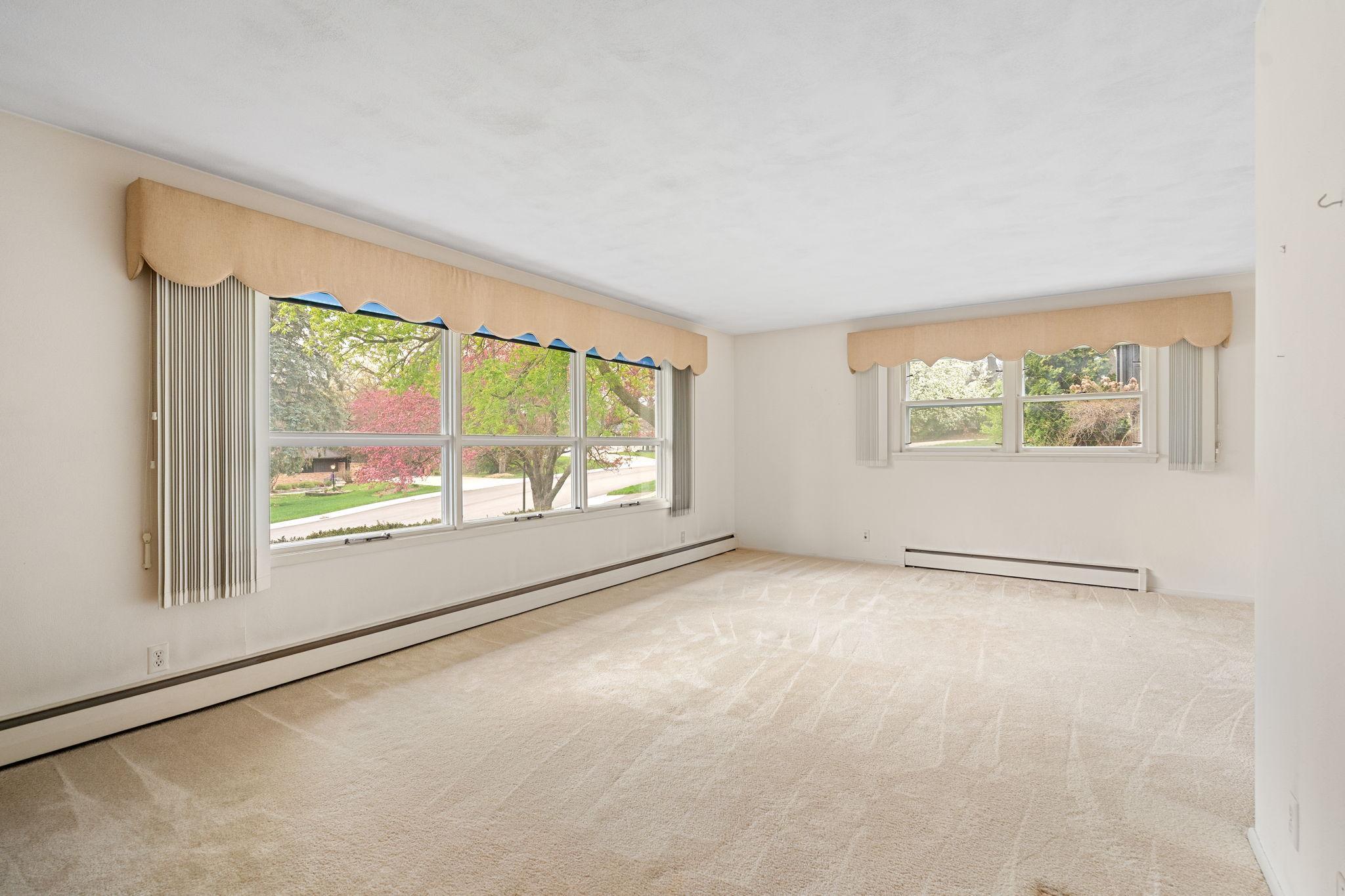 17-web-or-mls-2115-linn-dr.jpg
