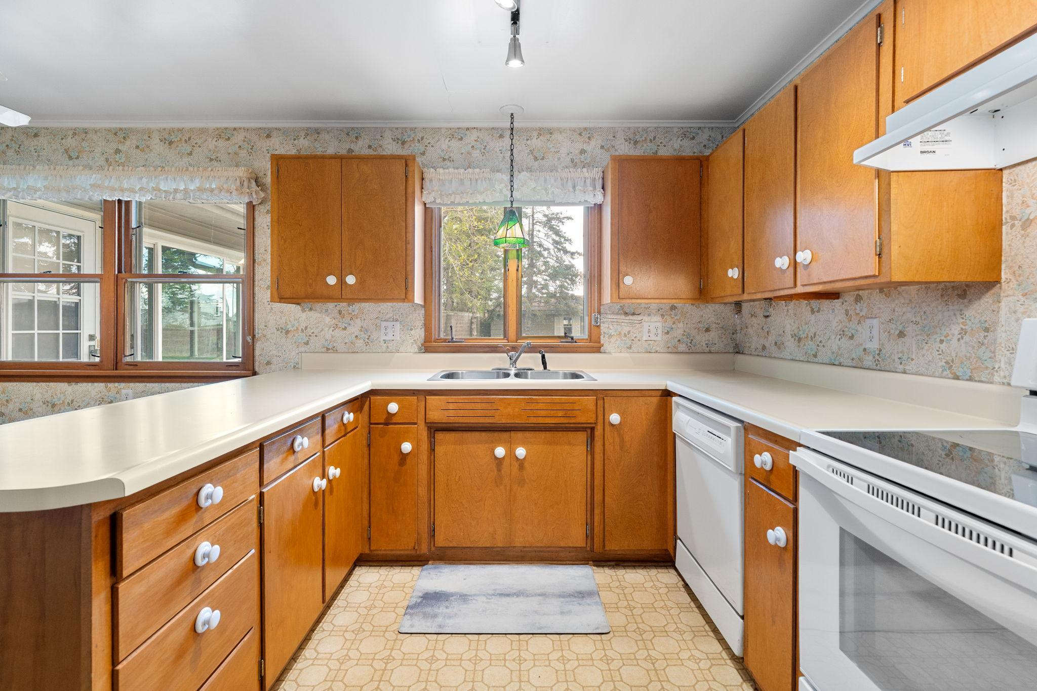 27-web-or-mls-2115-linn-dr.jpg