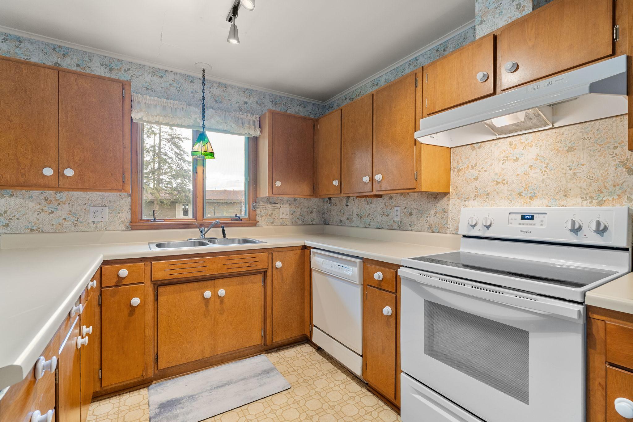 28-web-or-mls-2115-linn-dr.jpg