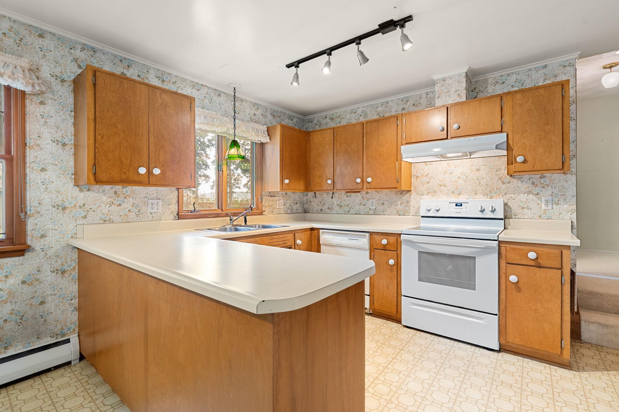 26-web-or-mls-2115-linn-dr.jpg