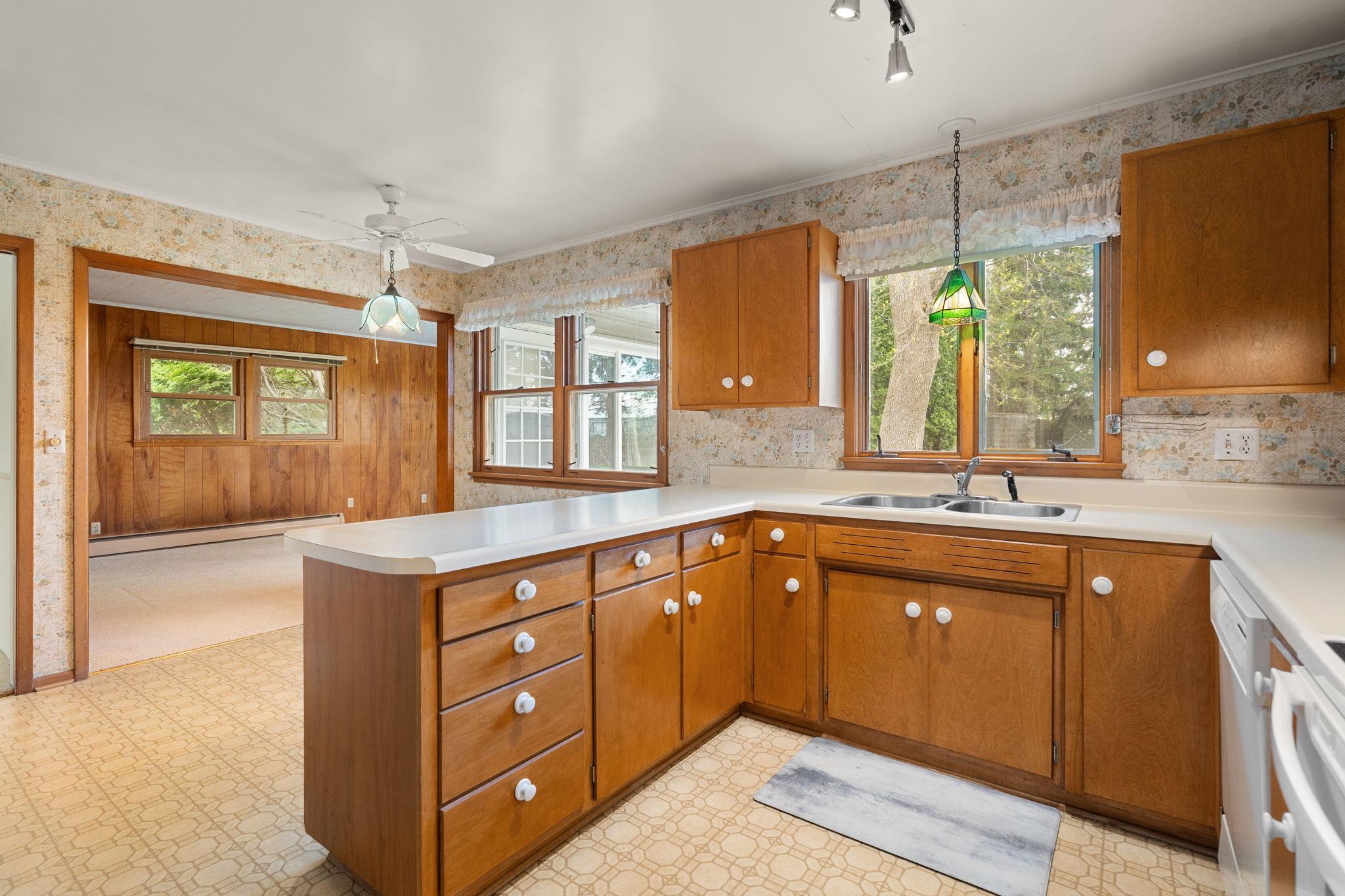 29-web-or-mls-2115-linn-dr.jpg