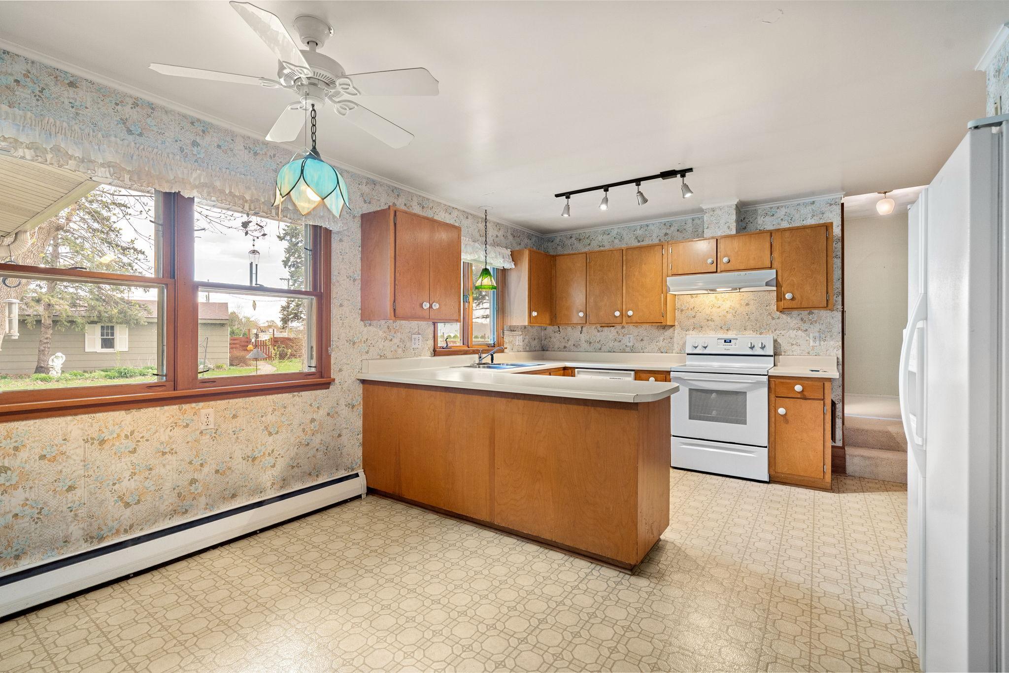 25-web-or-mls-2115-linn-dr.jpg