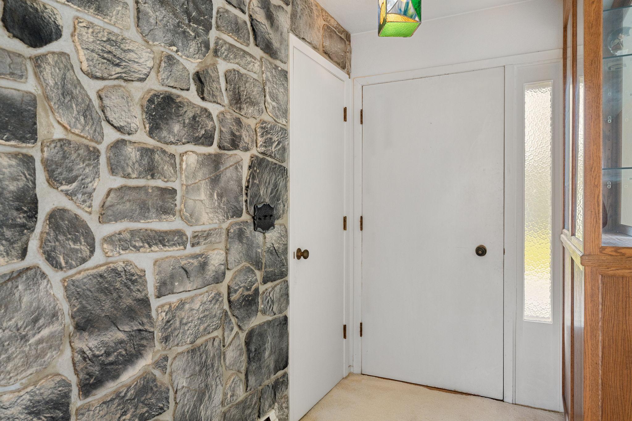 16-web-or-mls-2115-linn-dr.jpg