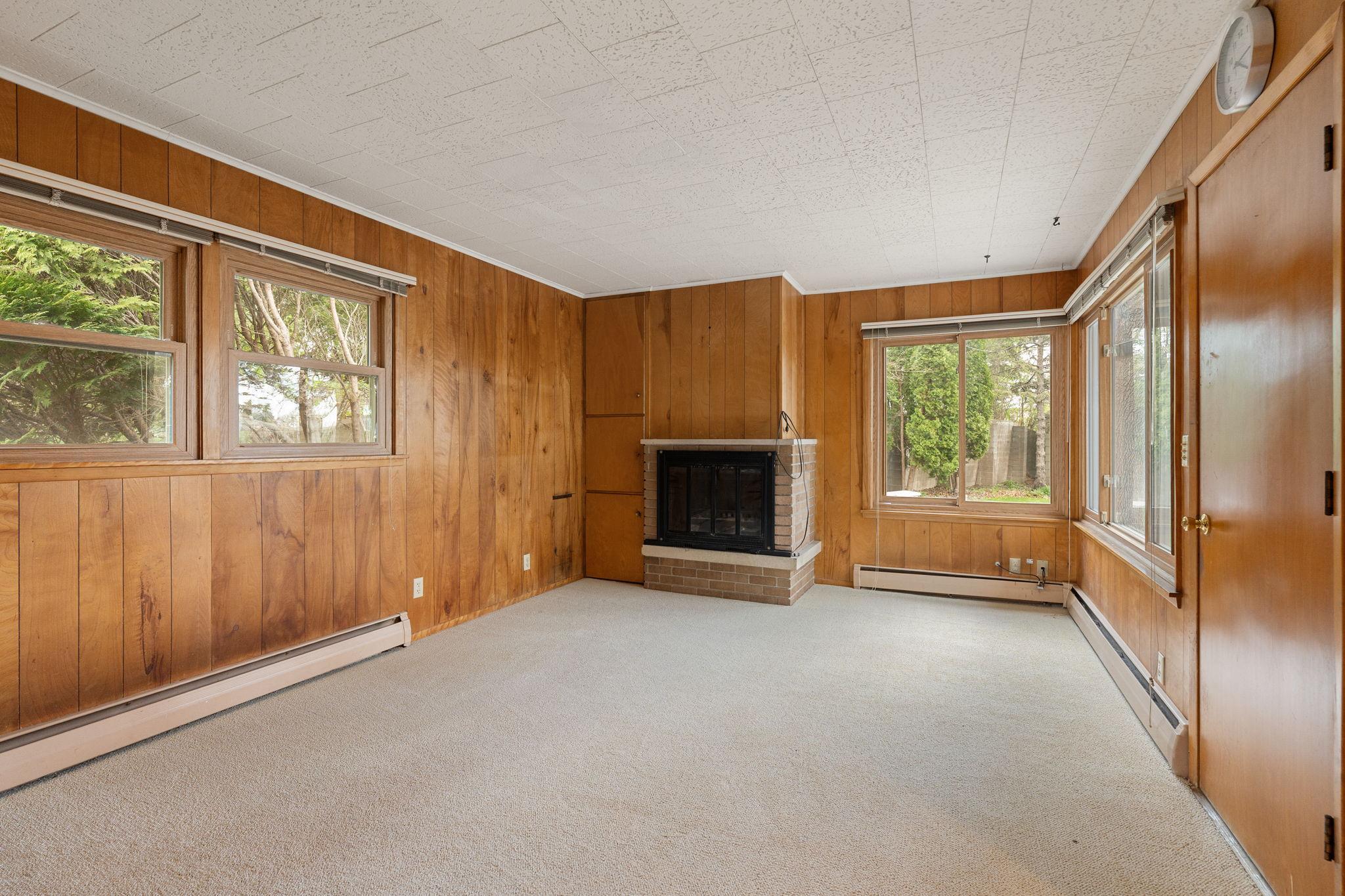 31-web-or-mls-2115-linn-dr.jpg