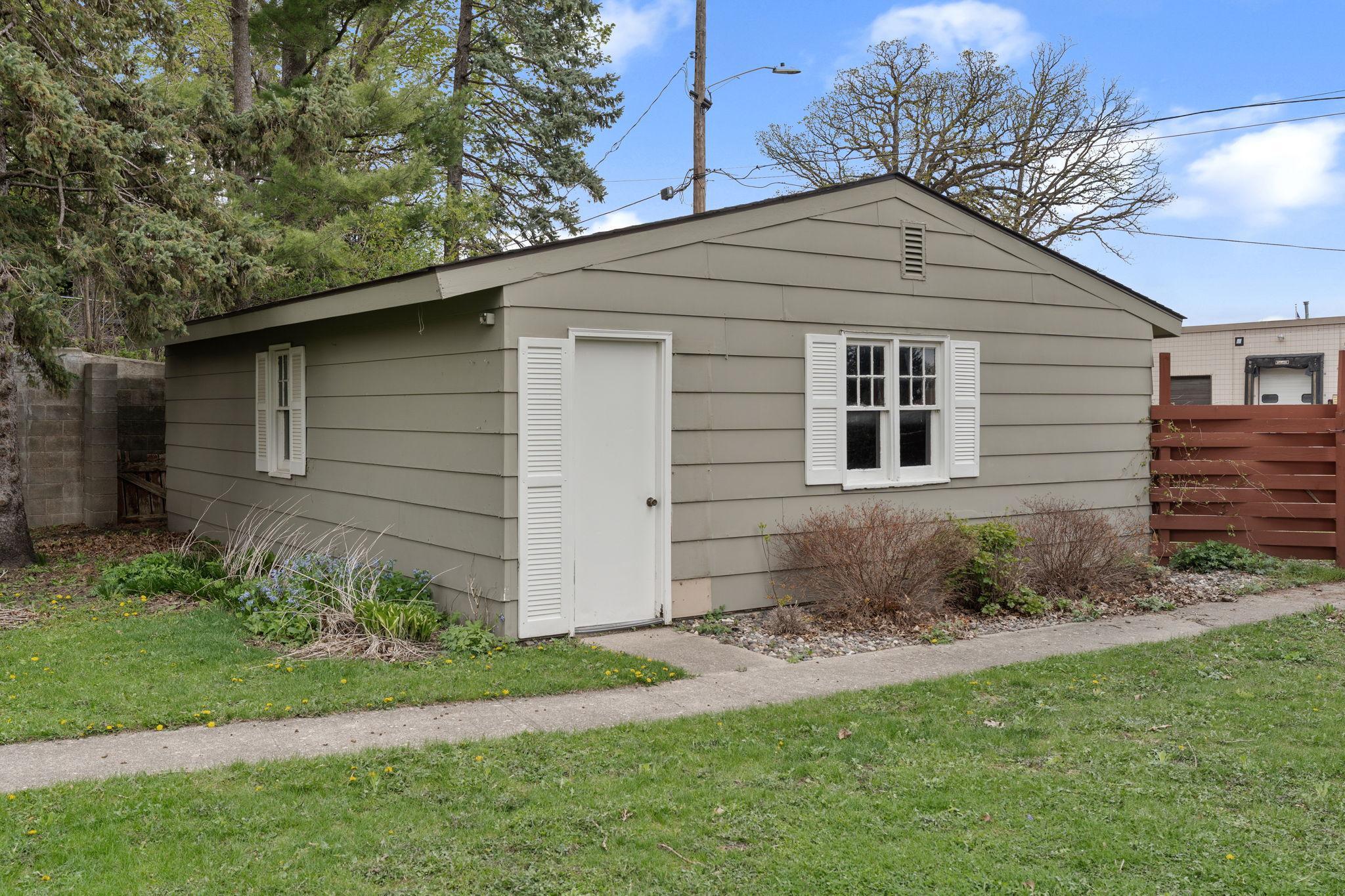13-web-or-mls-2115-linn-dr.jpg