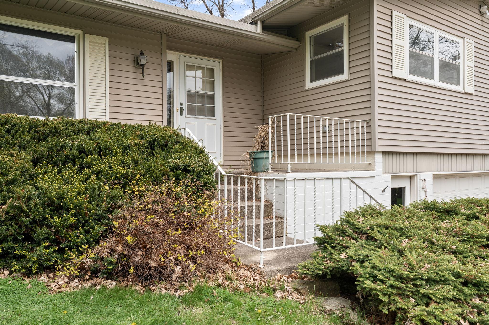 4-web-or-mls-2115-linn-dr.jpg