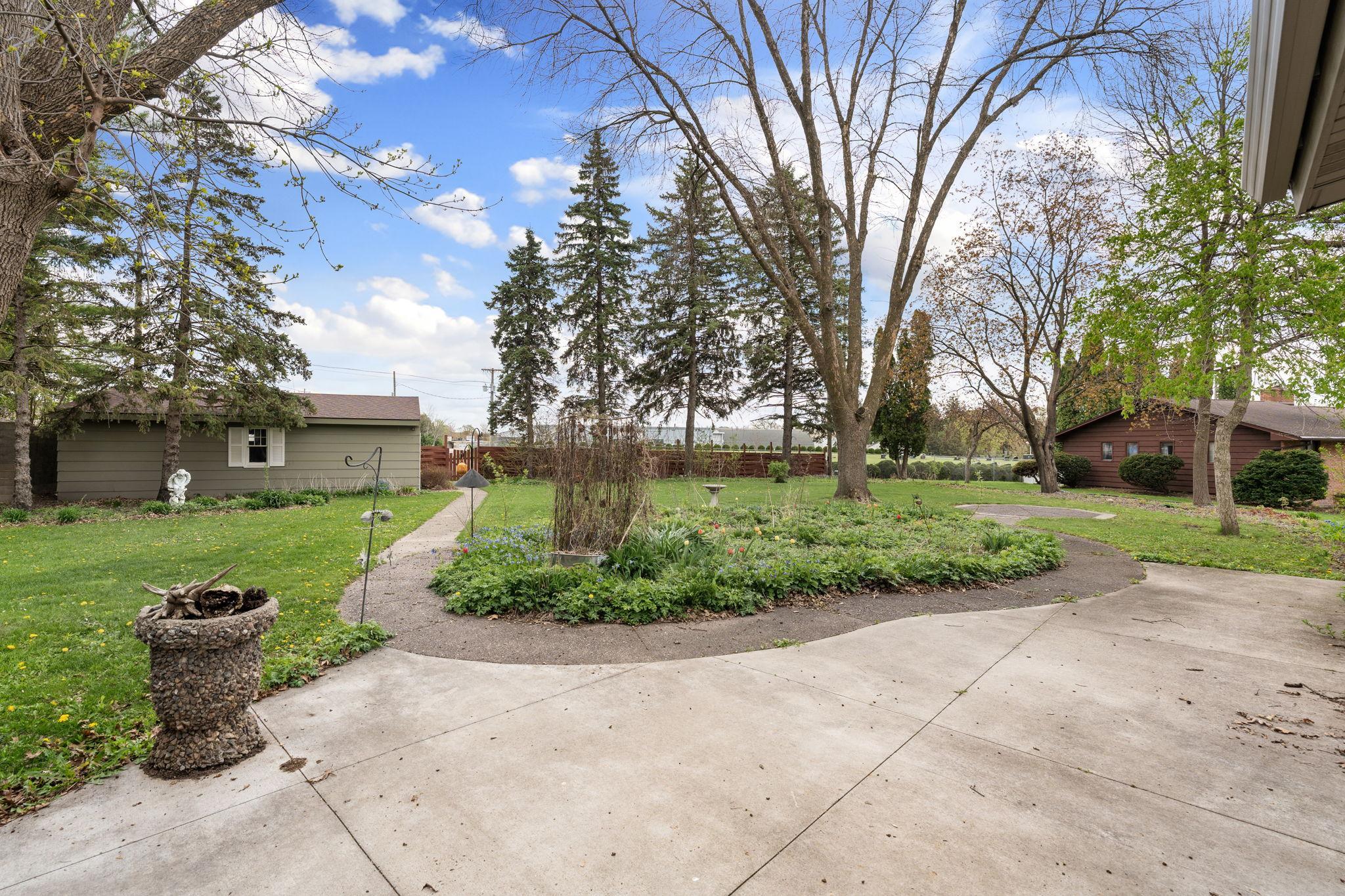 8-web-or-mls-2115-linn-dr.jpg