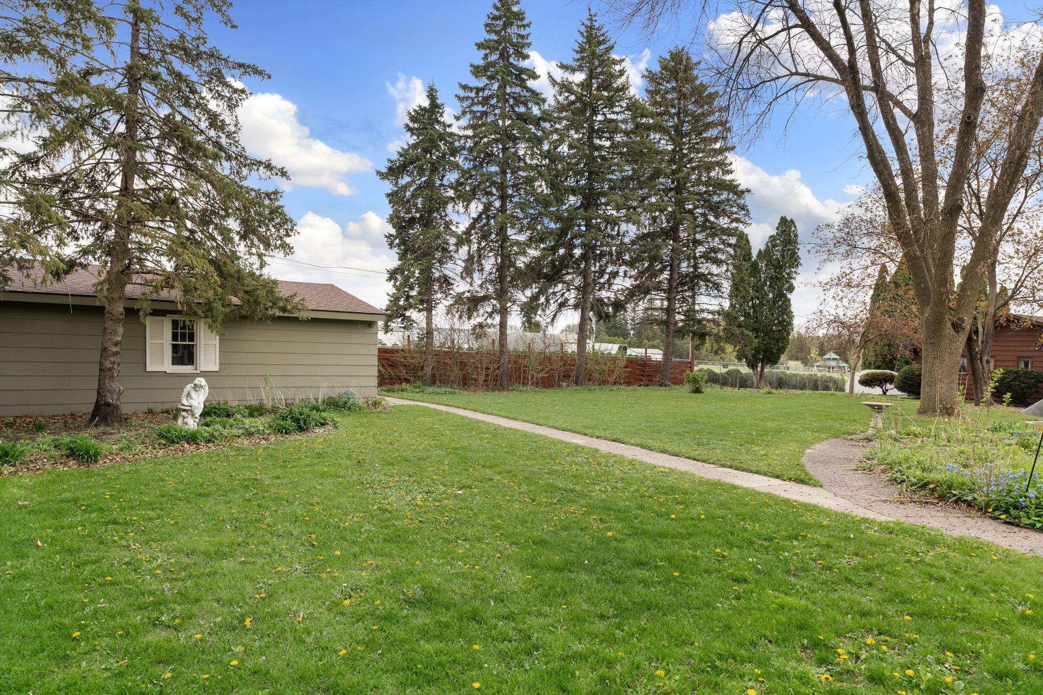 10-web-or-mls-2115-linn-dr.jpg