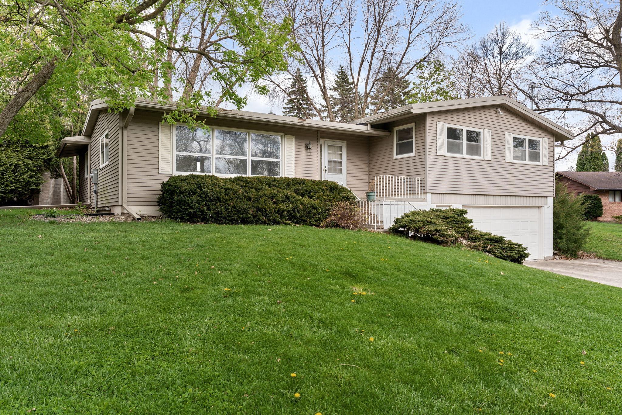1-web-or-mls-2115-linn-dr.jpg