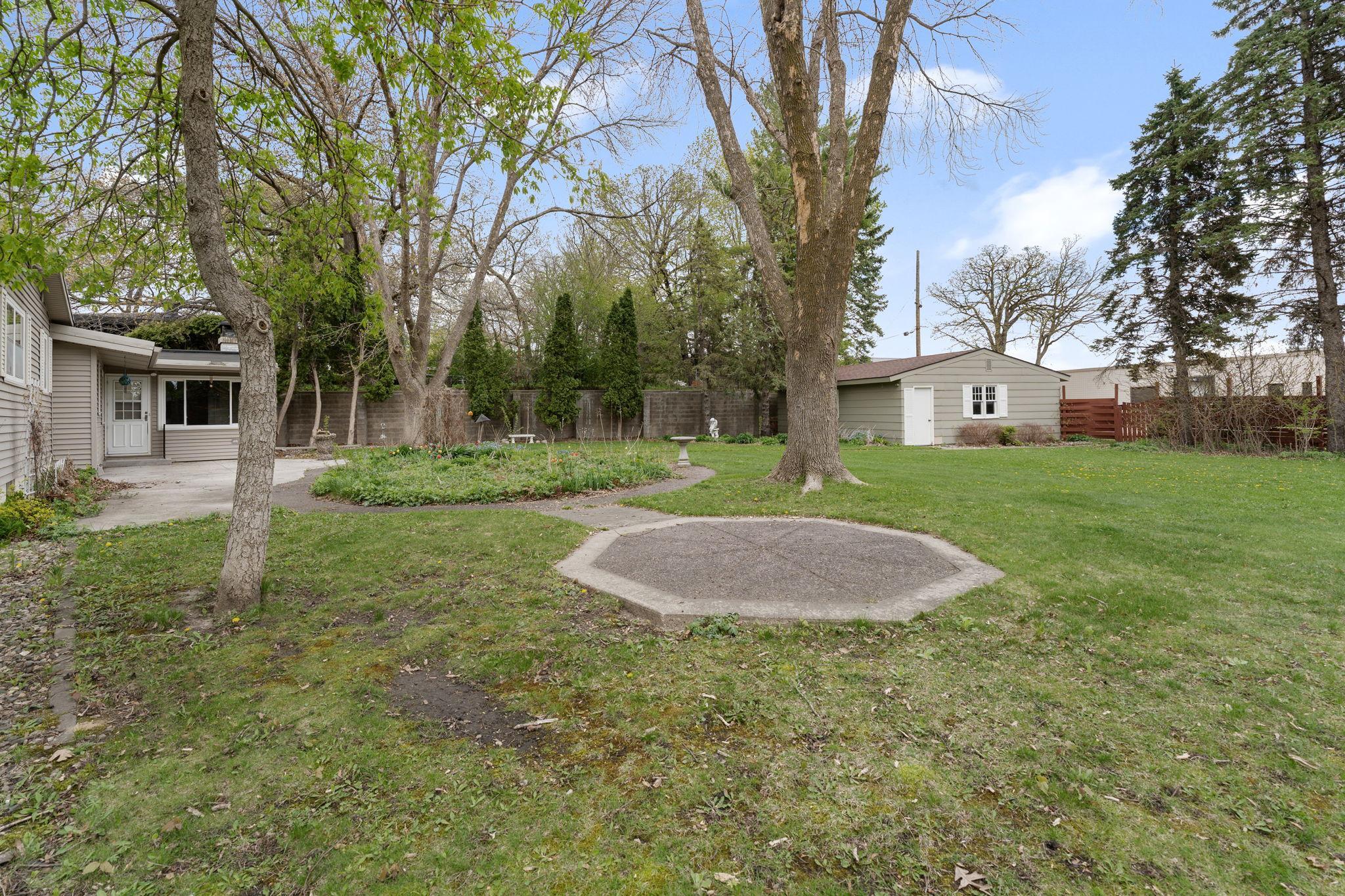 11-web-or-mls-2115-linn-dr.jpg