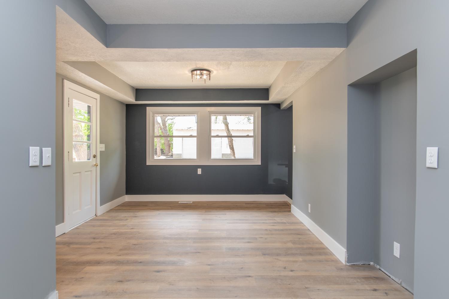 kitchen/eating area
