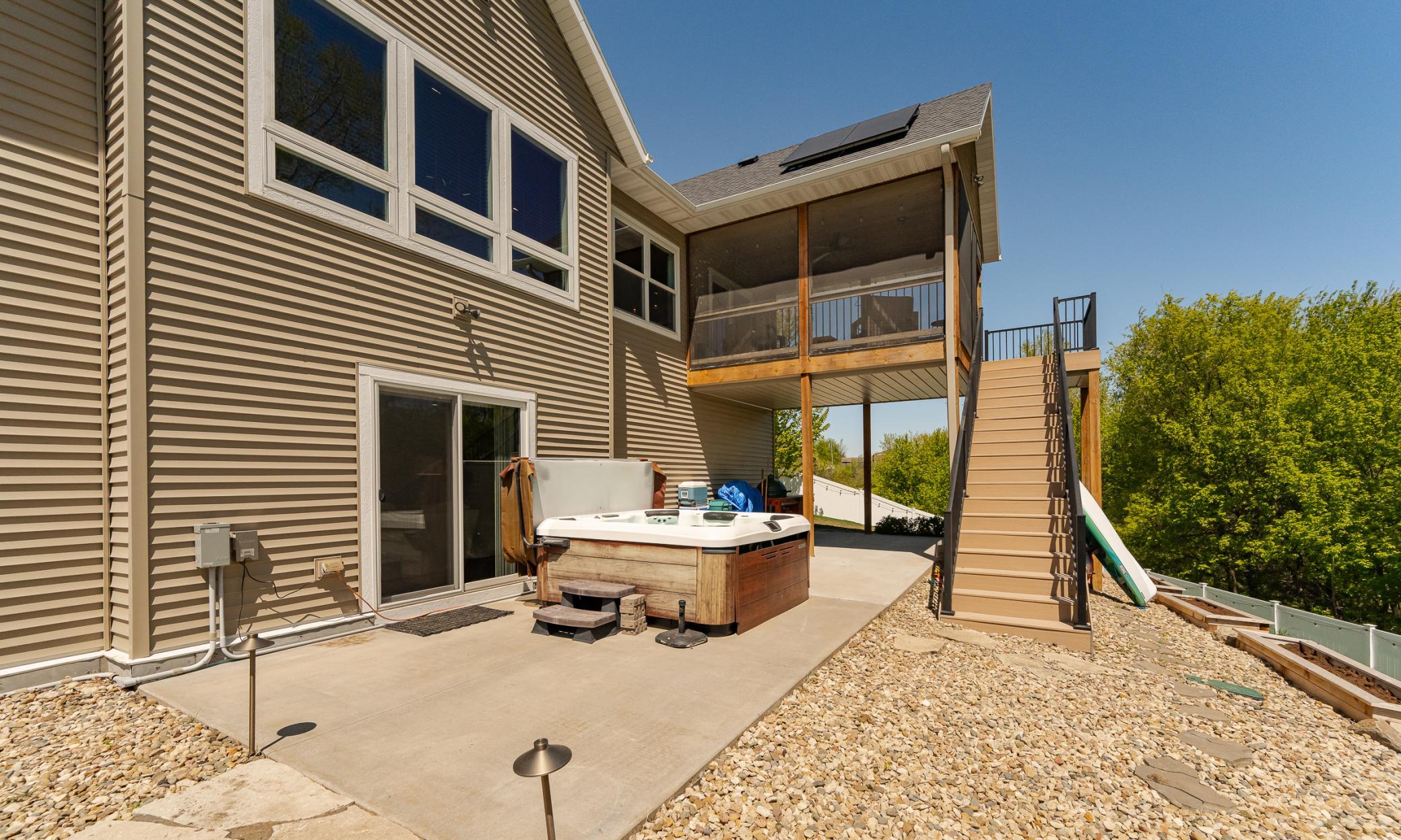 Patio-with hottub