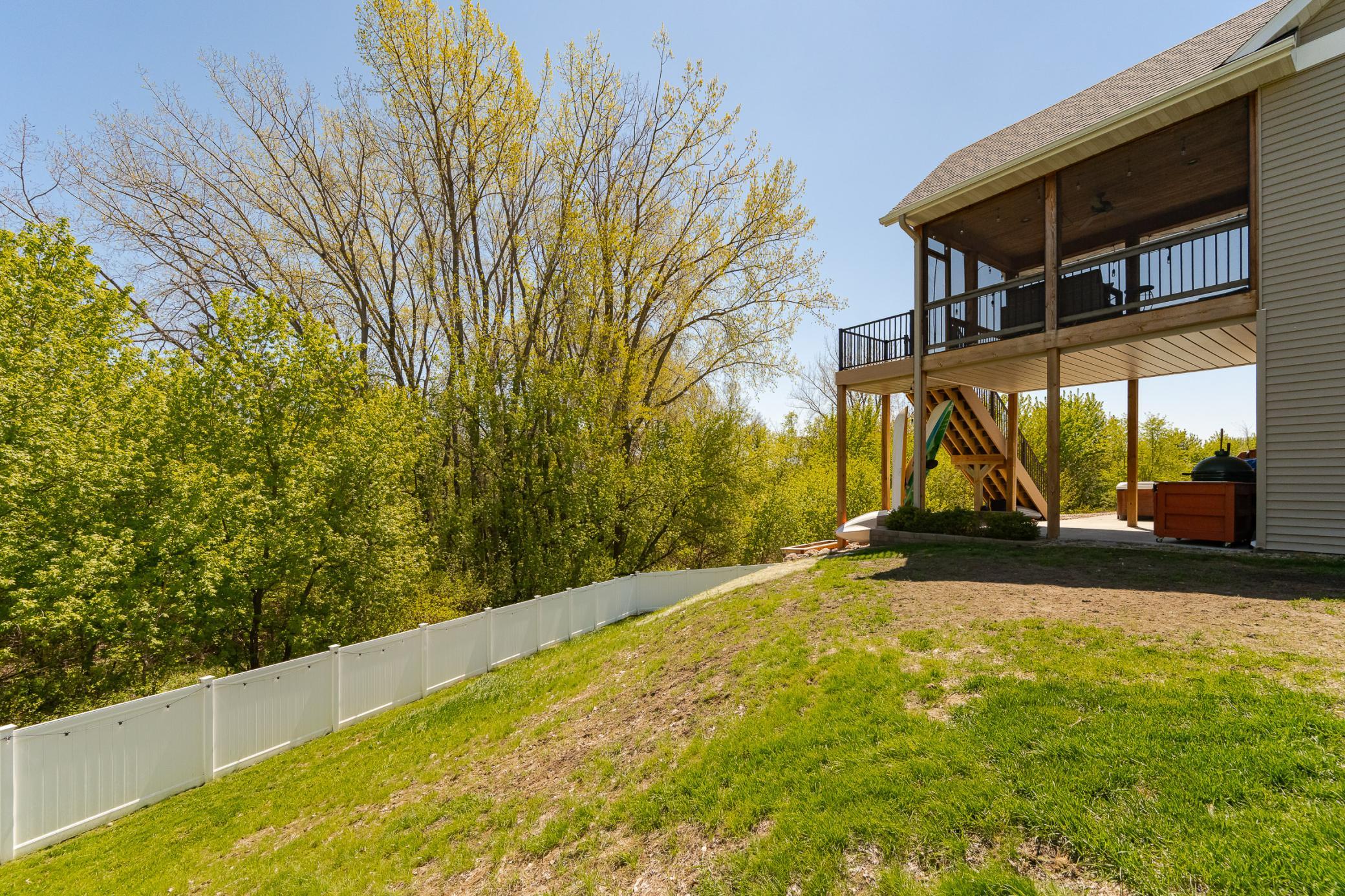 Large side yard