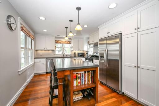 Youâll enjoy entertaining and cooking with the kitchenâs plentiful counter space