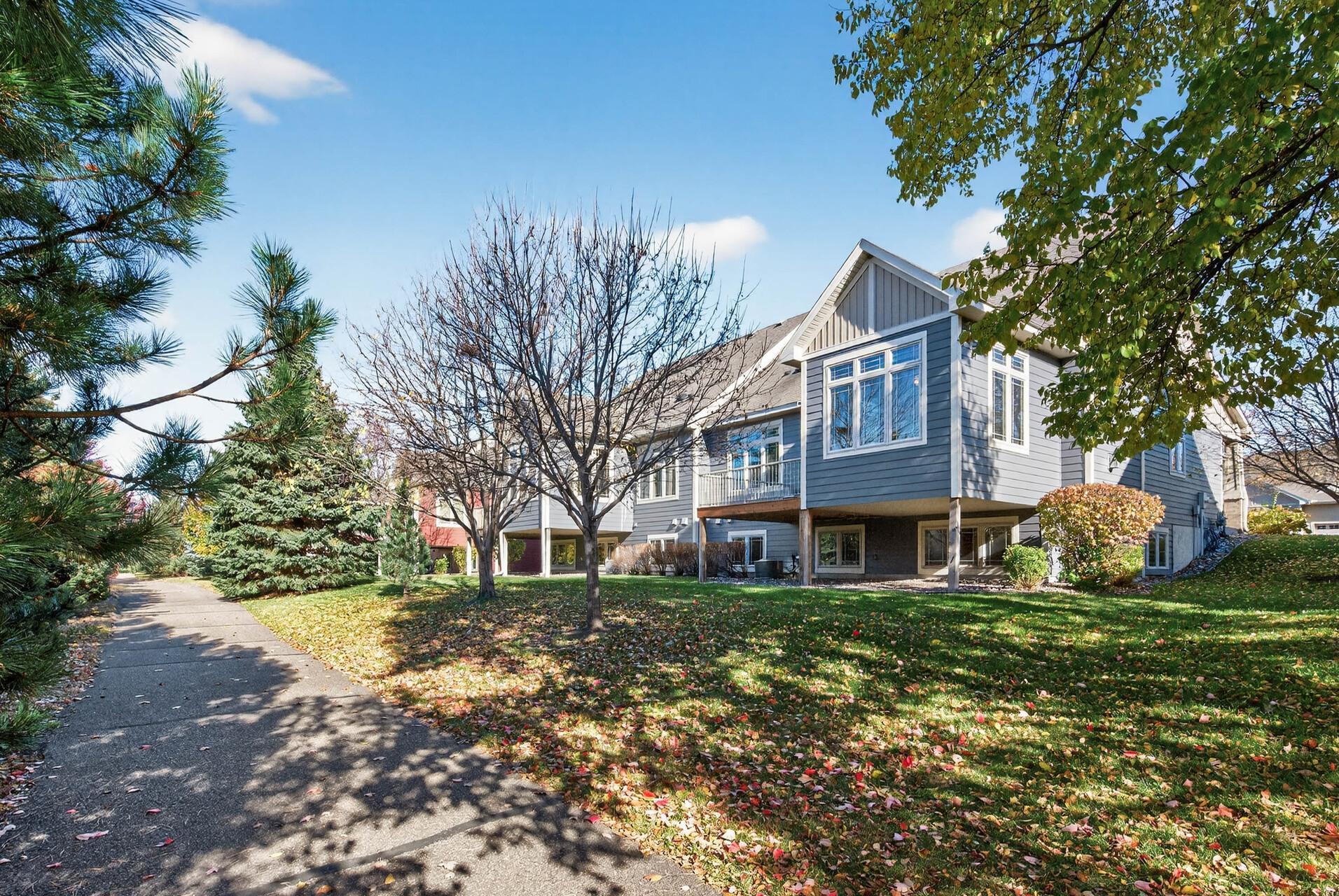 Path behind house to pond a few doors down