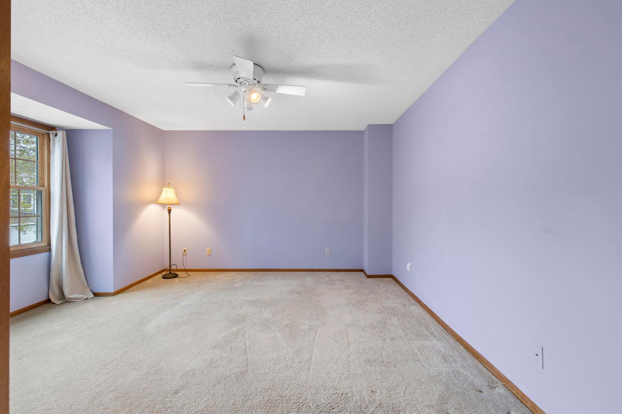 41-web-or-mls-6512 Upper 23rd St N-102.jpg