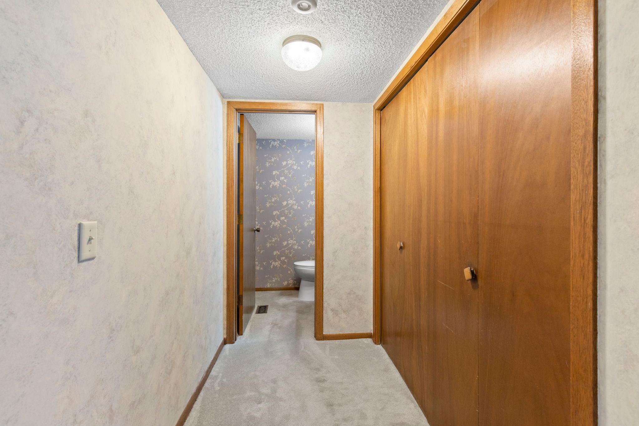 34-web-or-mls-6512 Upper 23rd St N-81.jpg
