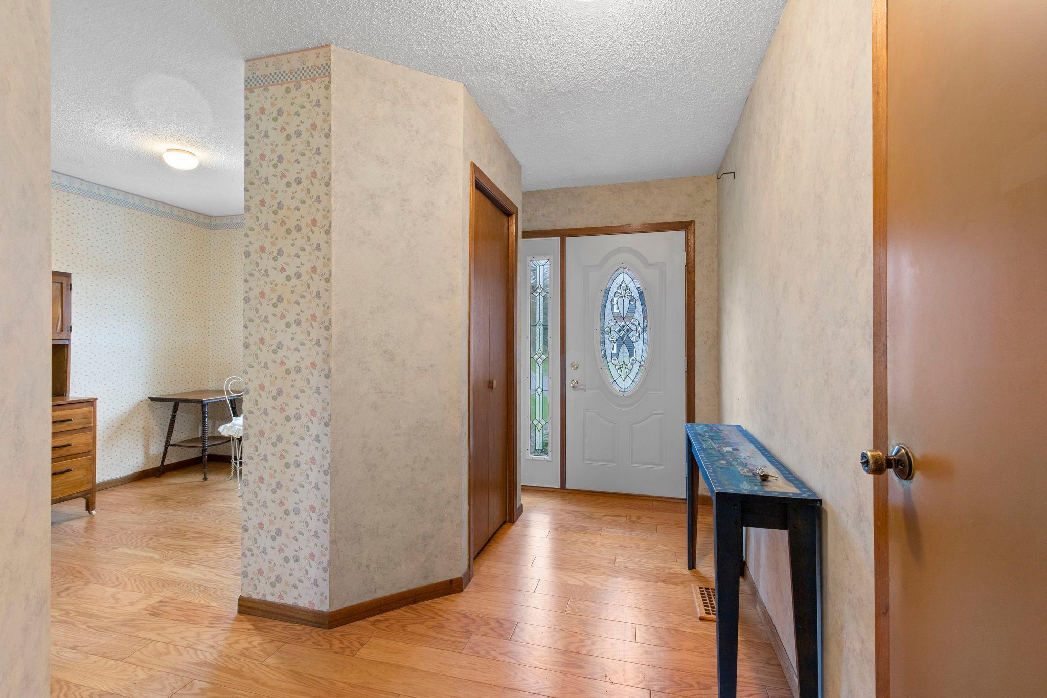 15-web-or-mls-6512 Upper 23rd St N-27.jpg