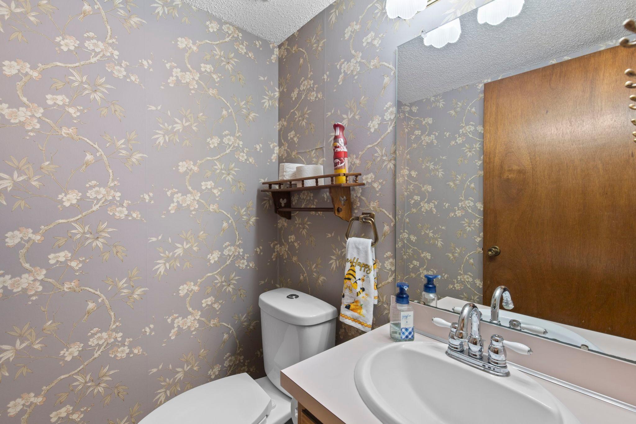 35-web-or-mls-6512 Upper 23rd St N-84.jpg
