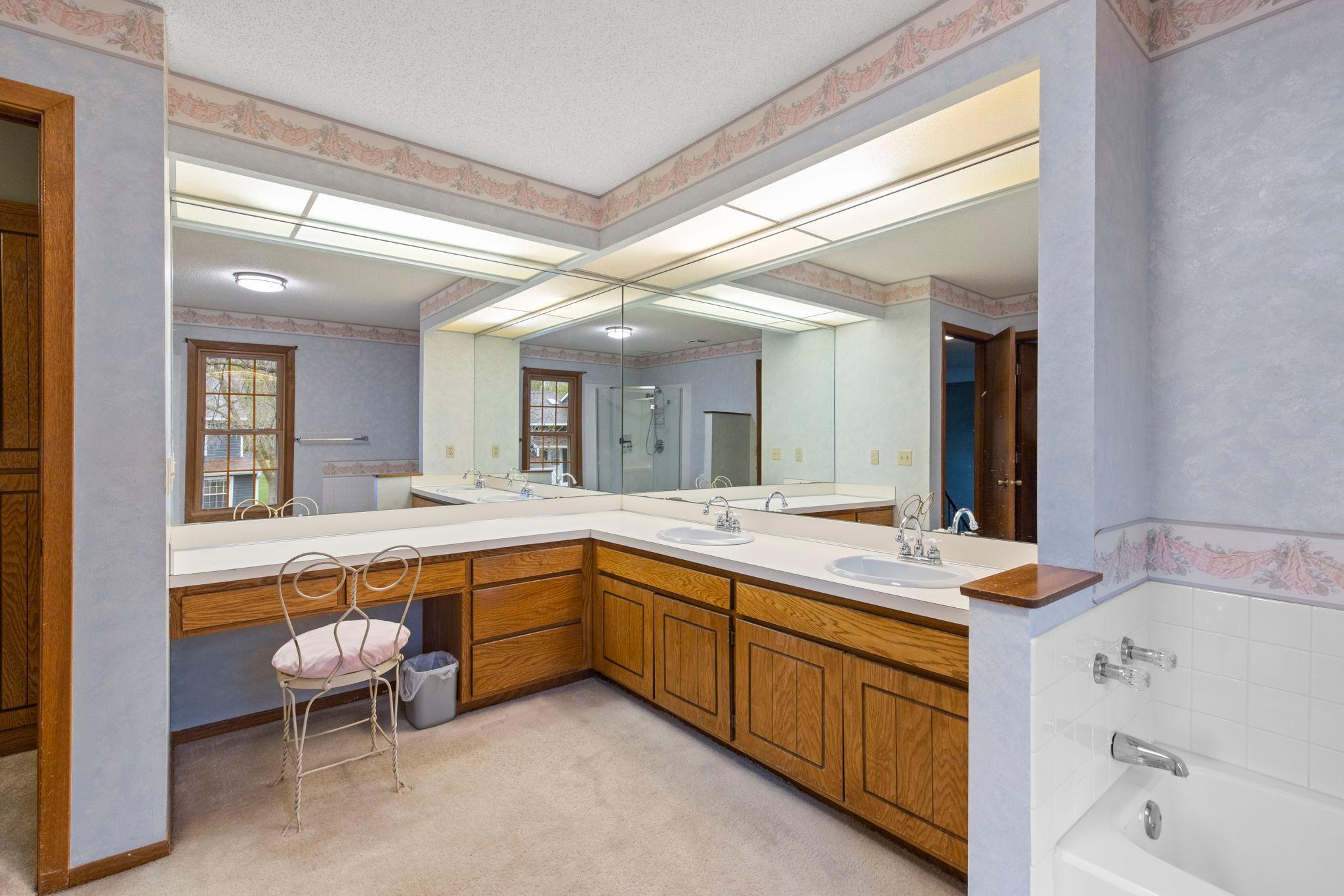 47-web-or-mls-6512 Upper 23rd St N-120.jpg