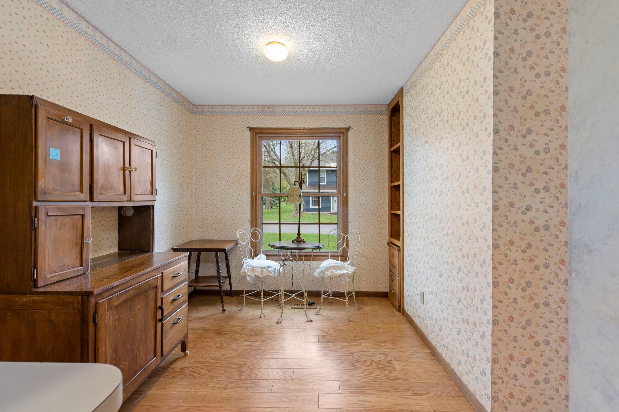 18-web-or-mls-6512 Upper 23rd St N-33.jpg