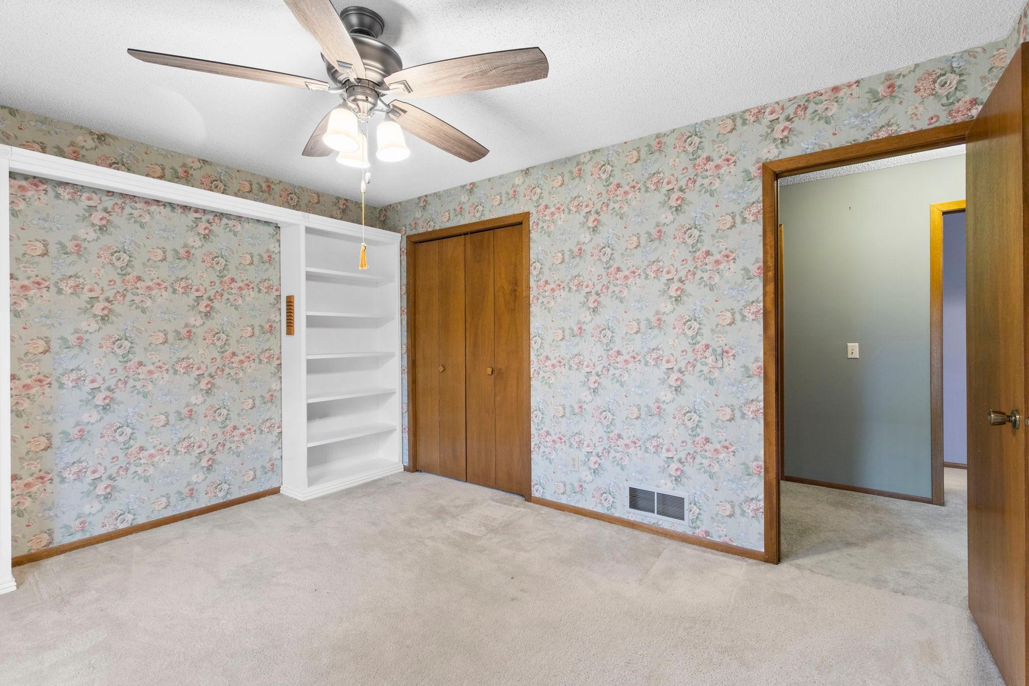 38-web-or-mls-6512 Upper 23rd St N-93.jpg