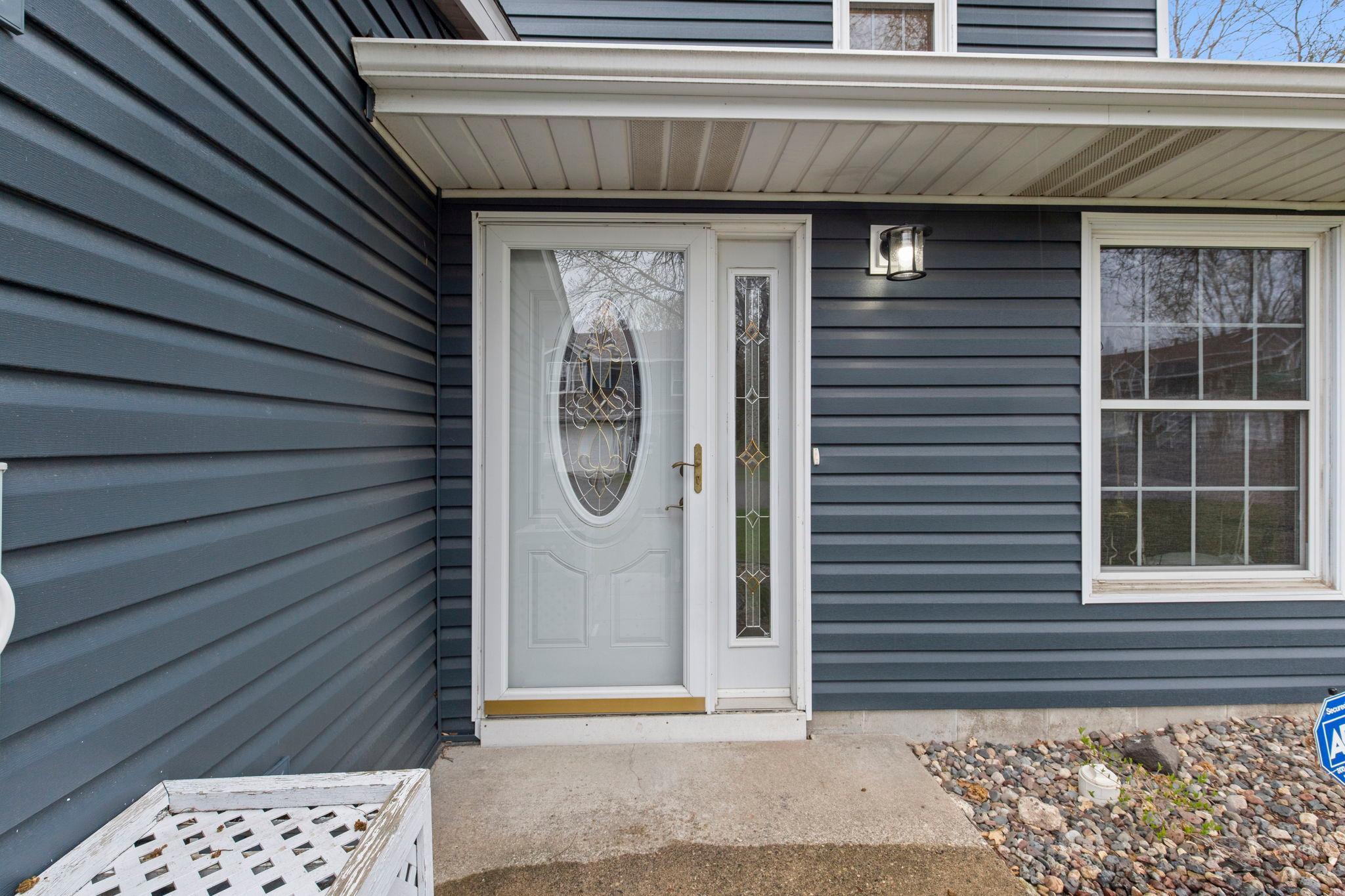 14-web-or-mls-6512 Upper 23rd St N-19.jpg