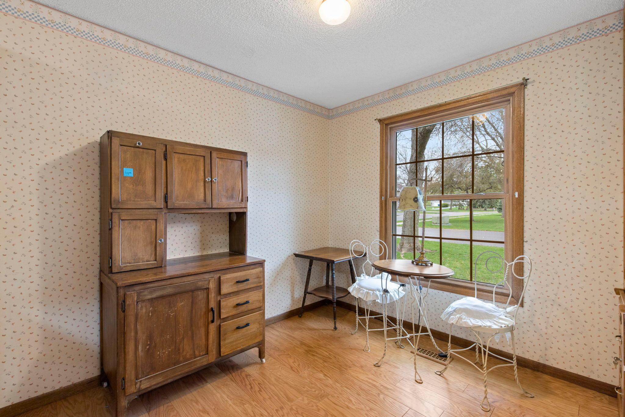 17-web-or-mls-6512 Upper 23rd St N-30.jpg