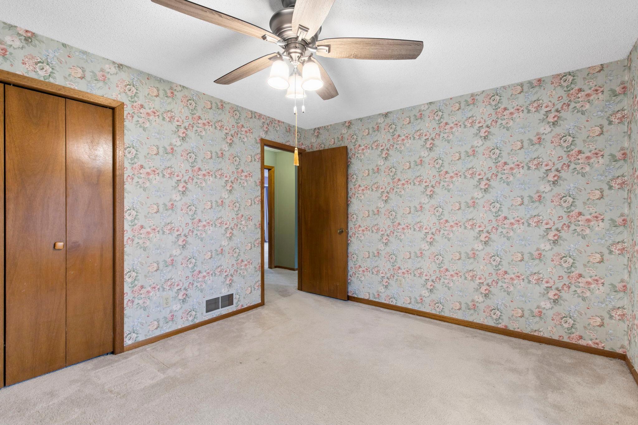 39-web-or-mls-6512 Upper 23rd St N-96.jpg