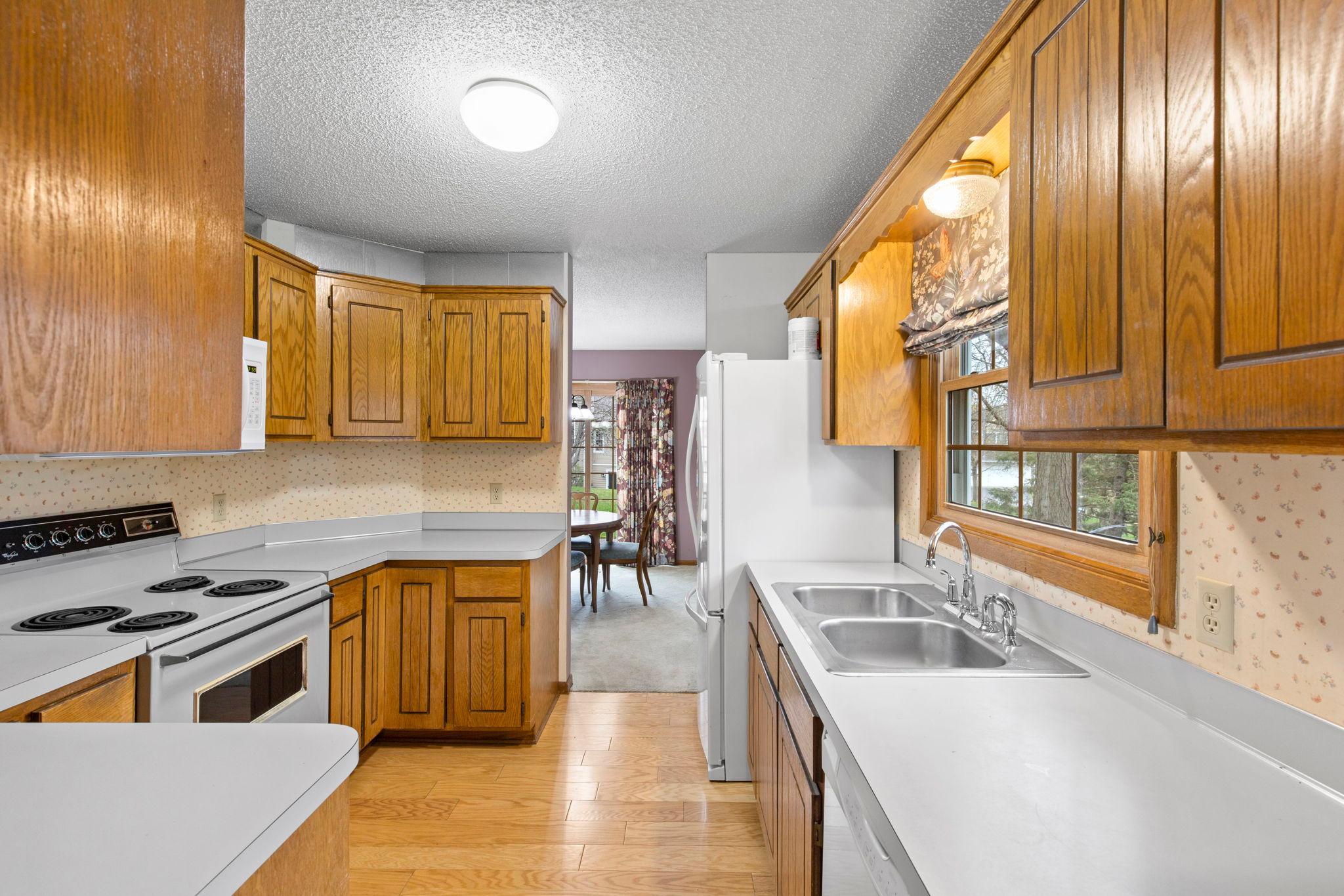 21-web-or-mls-6512 Upper 23rd St N-42.jpg