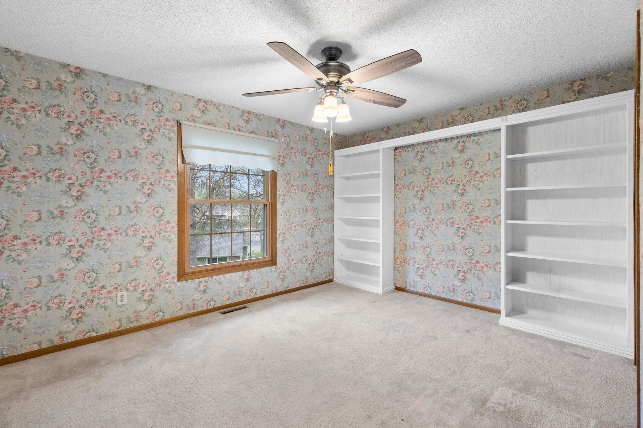 37-web-or-mls-6512 Upper 23rd St N-90.jpg