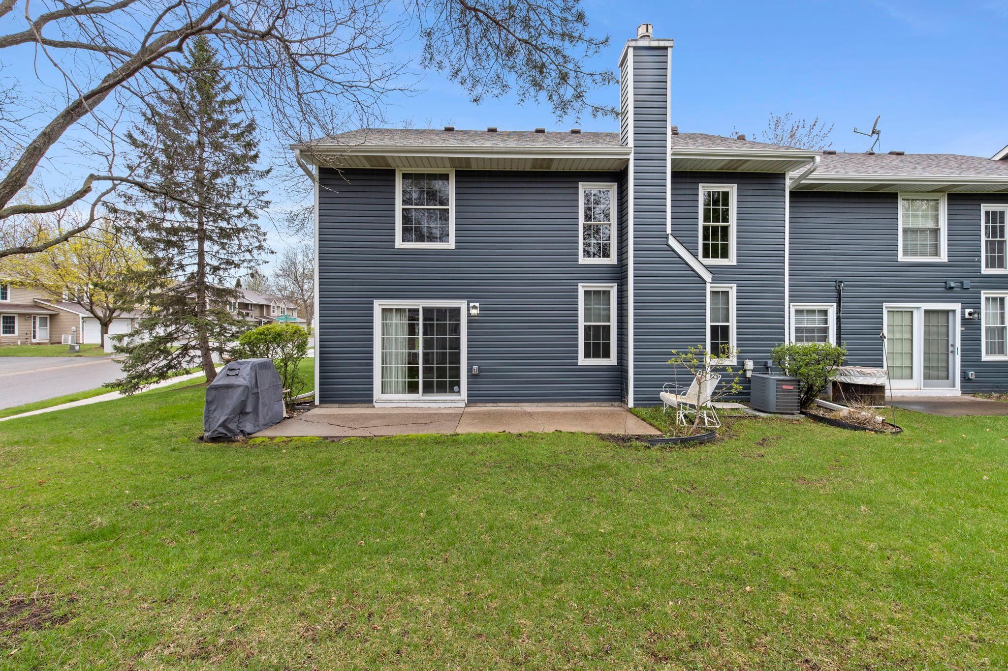 51-web-or-mls-6512 Upper 23rd St N-130.jpg