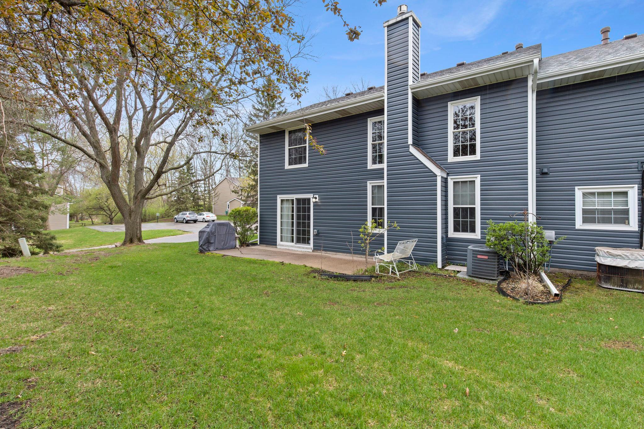 52-web-or-mls-6512 Upper 23rd St N-133.jpg
