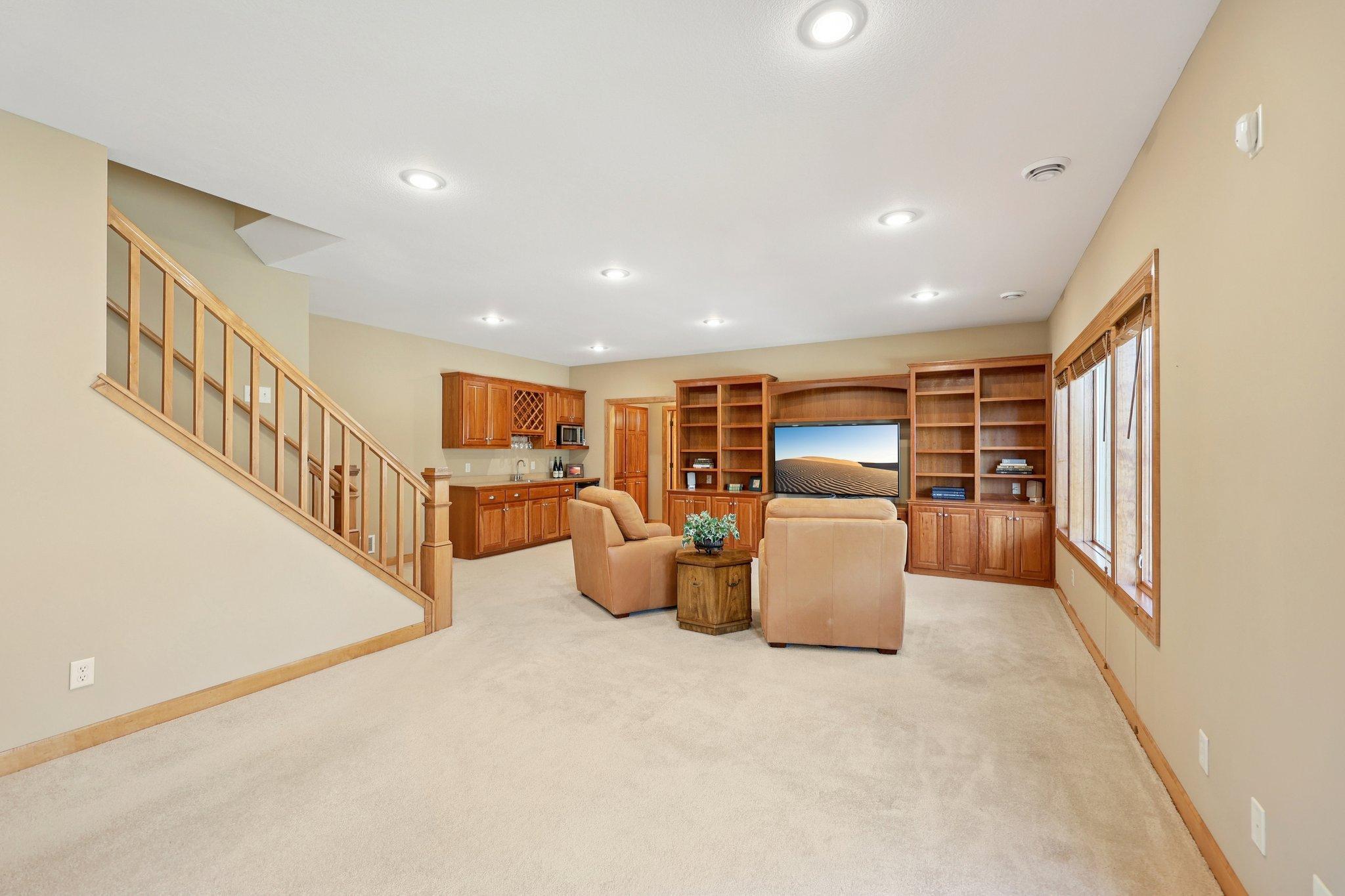 19-web-or-mls-Kings Ct.-S2603-019.jpg