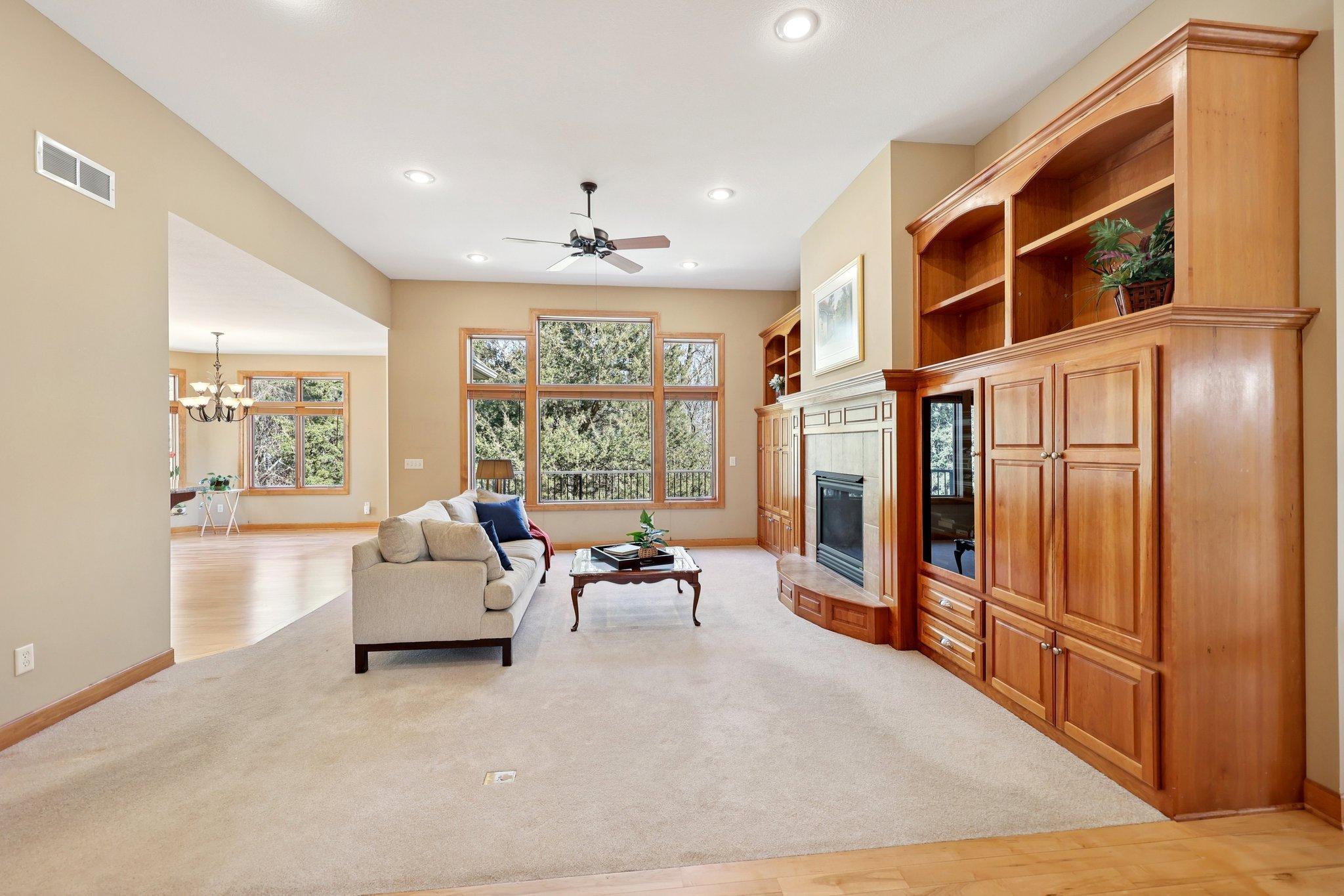 11-web-or-mls-Kings Ct.-S2603-011.jpg