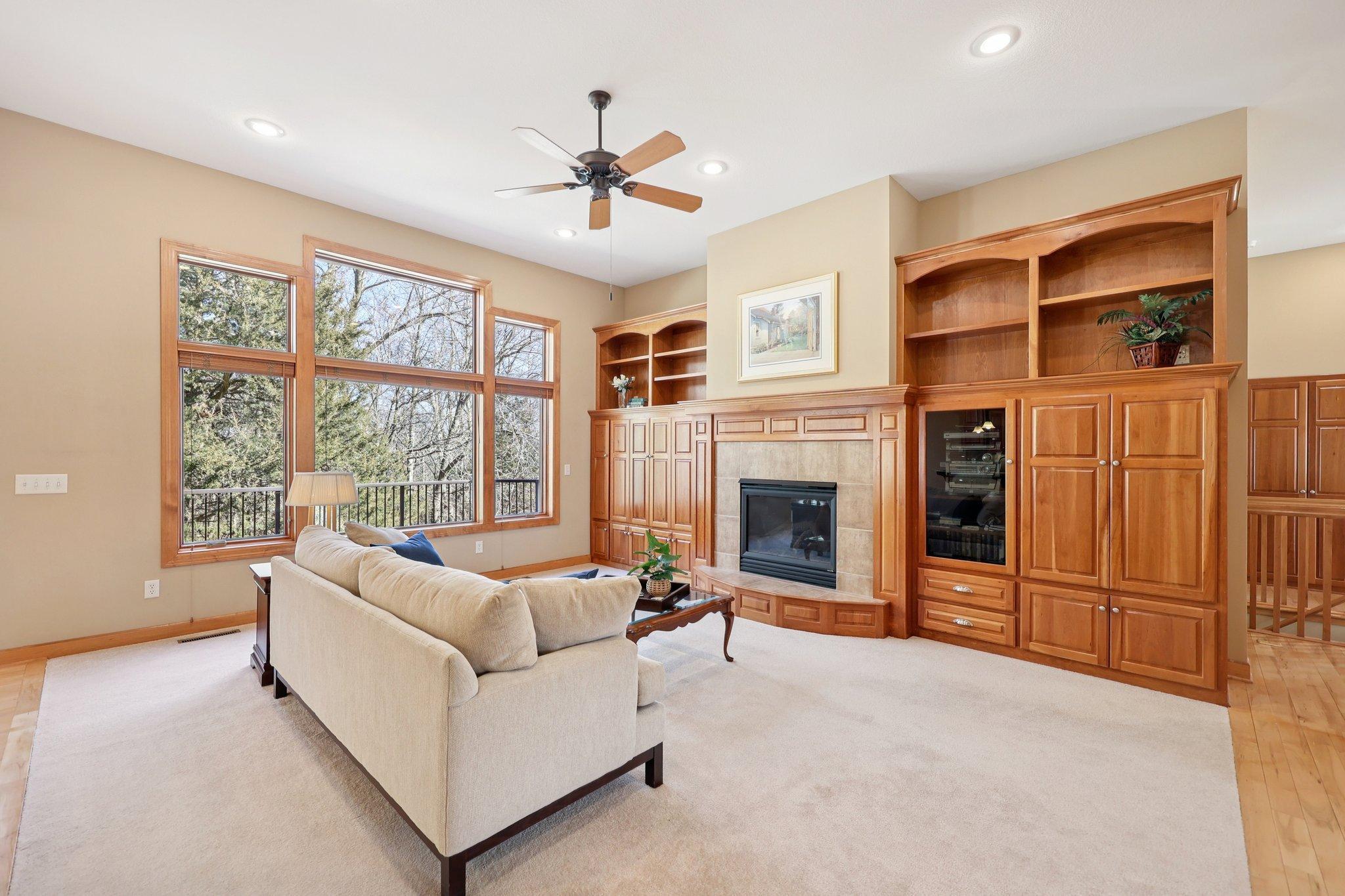 12-web-or-mls-Kings Ct.-S2603-012.jpg